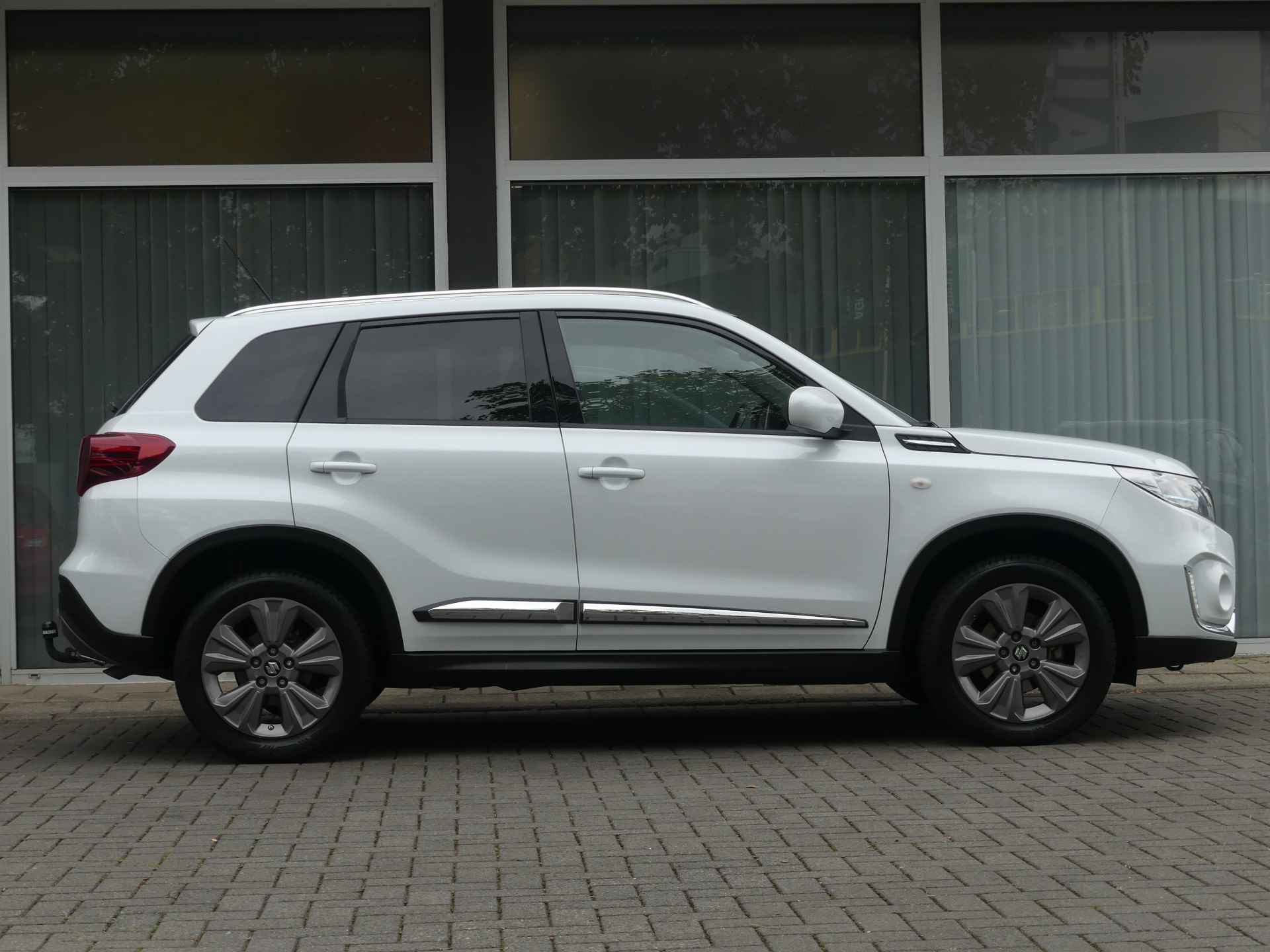 Suzuki Vitara 1.4 Boosterjet Select Smart Hybrid NL AUTO Trekhaak, Navigatie, garantie tot 2027! - 3/30