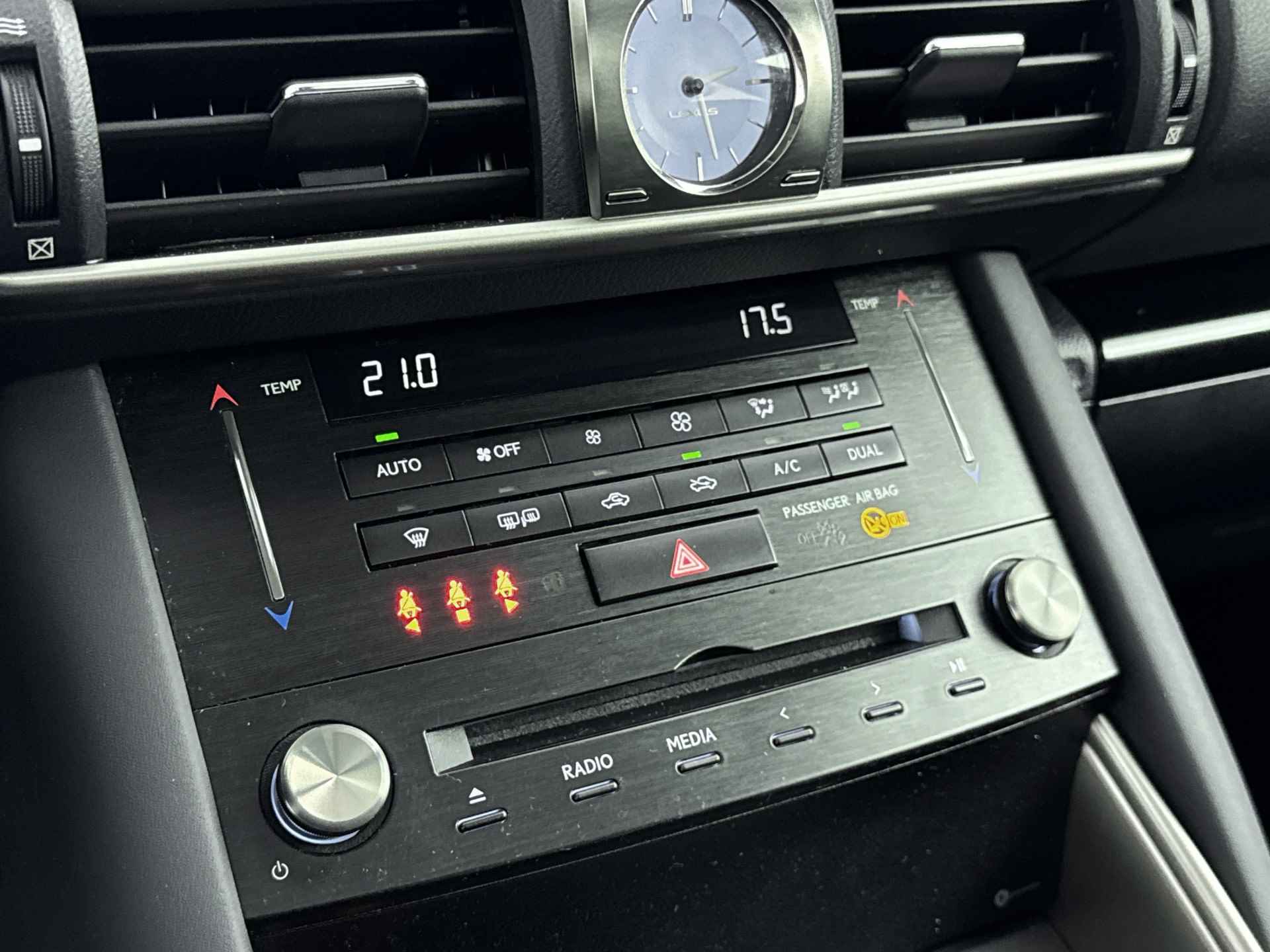 Lexus IS 300h Hybrid Business Line | Navigatie | Schuif/kanteldak | LM velgen | Cruise Control | - 10/40