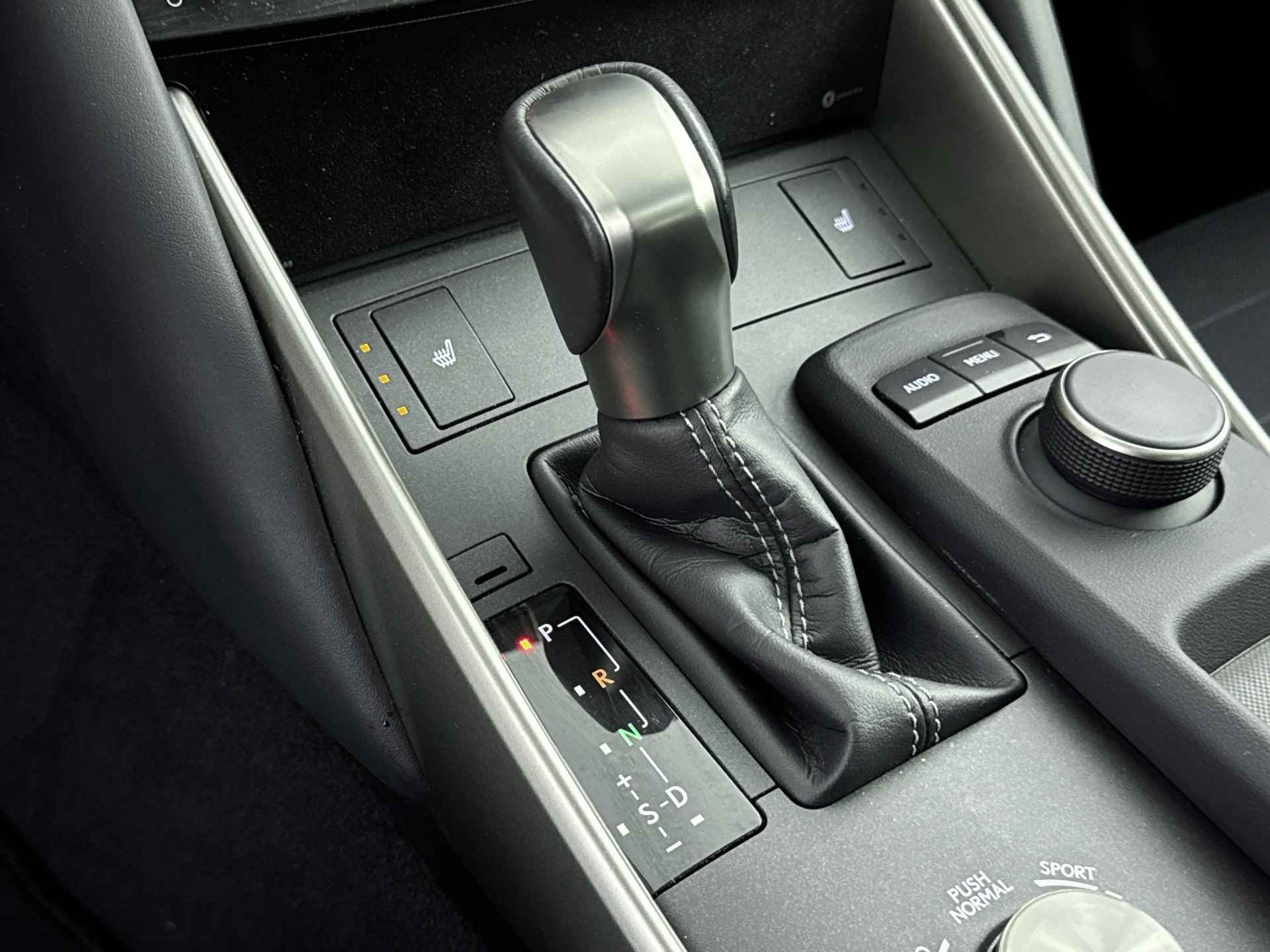 Lexus IS 300h Hybrid Business Line | Navigatie | Schuif/kanteldak | LM velgen | Cruise Control | - 11/40