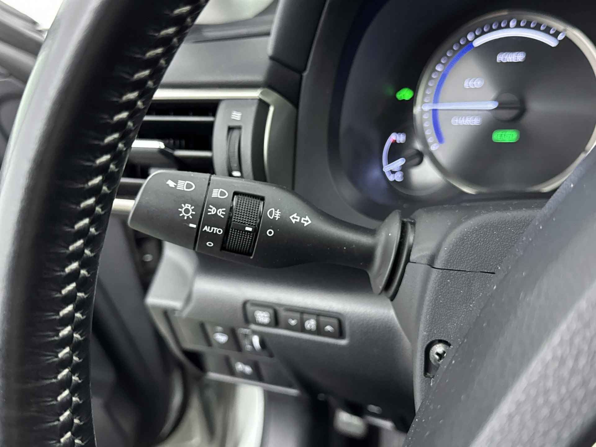 Lexus IS 300h Hybrid Business Line | Navigatie | Schuif/kanteldak | LM velgen | Cruise Control | - 23/40