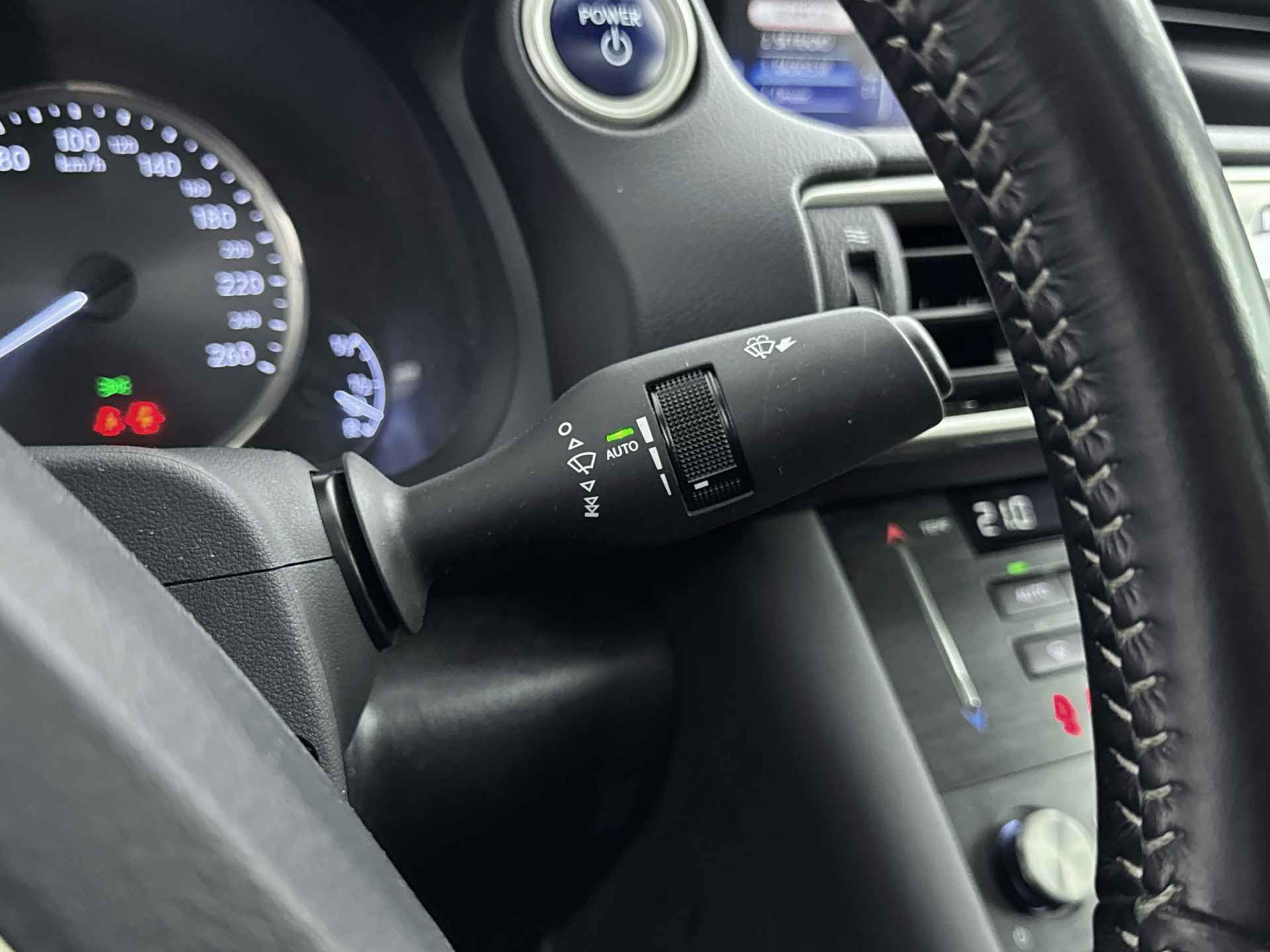 Lexus IS 300h Hybrid Business Line | Navigatie | Schuif/kanteldak | LM velgen | Cruise Control | - 24/40