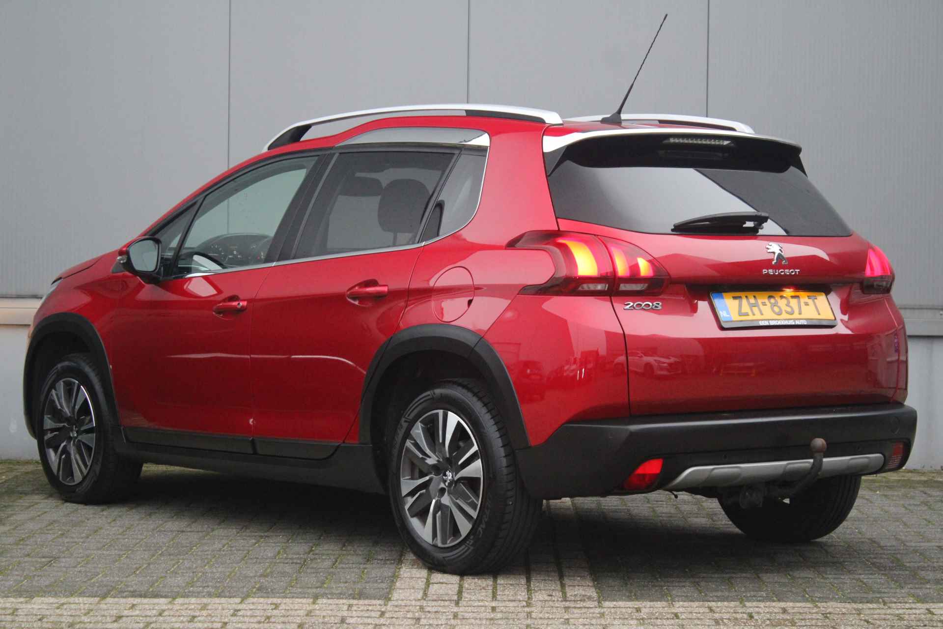 Peugeot 2008 1.2 Turbo 110-PK Allure NAVI | CAMERA | PANORAMADAK | TREKHAAK | CLIMATE CONTROL - 3/27