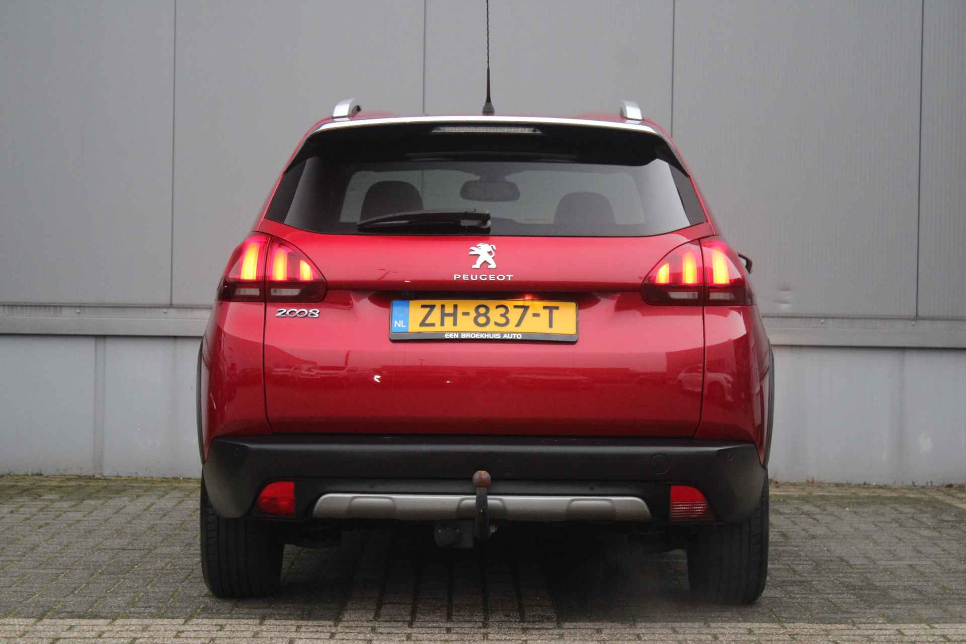 Peugeot 2008 1.2 Turbo 110-PK Allure NAVI | CAMERA | PANORAMADAK | TREKHAAK | CLIMATE CONTROL - 4/27