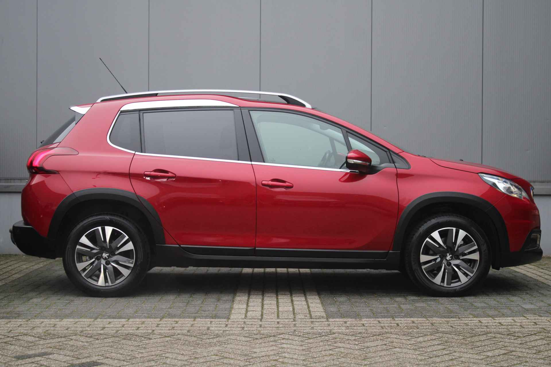 Peugeot 2008 1.2 Turbo 110-PK Allure NAVI | CAMERA | PANORAMADAK | TREKHAAK | CLIMATE CONTROL - 6/27