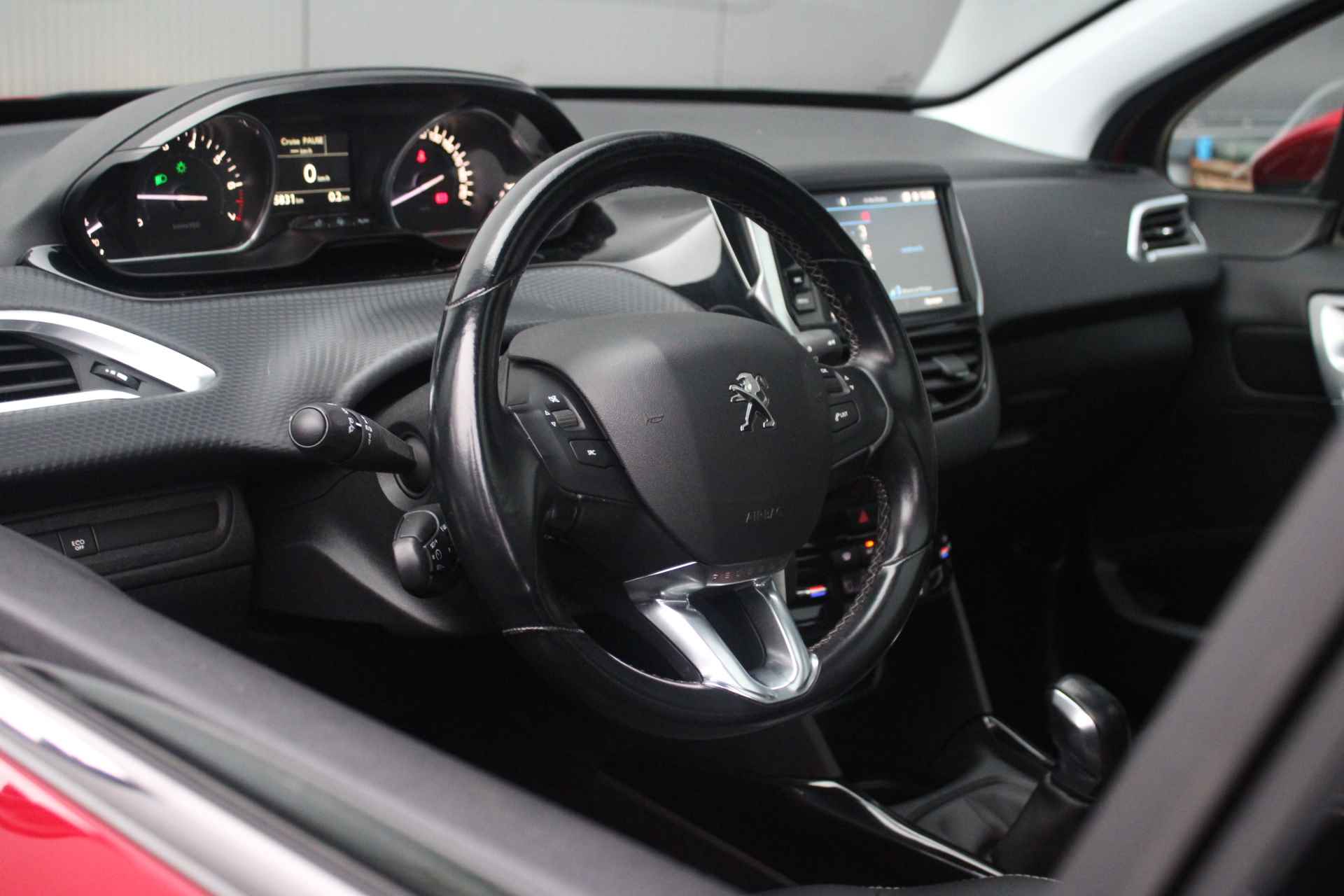 Peugeot 2008 1.2 Turbo 110-PK Allure NAVI | CAMERA | PANORAMADAK | TREKHAAK | CLIMATE CONTROL - 19/27