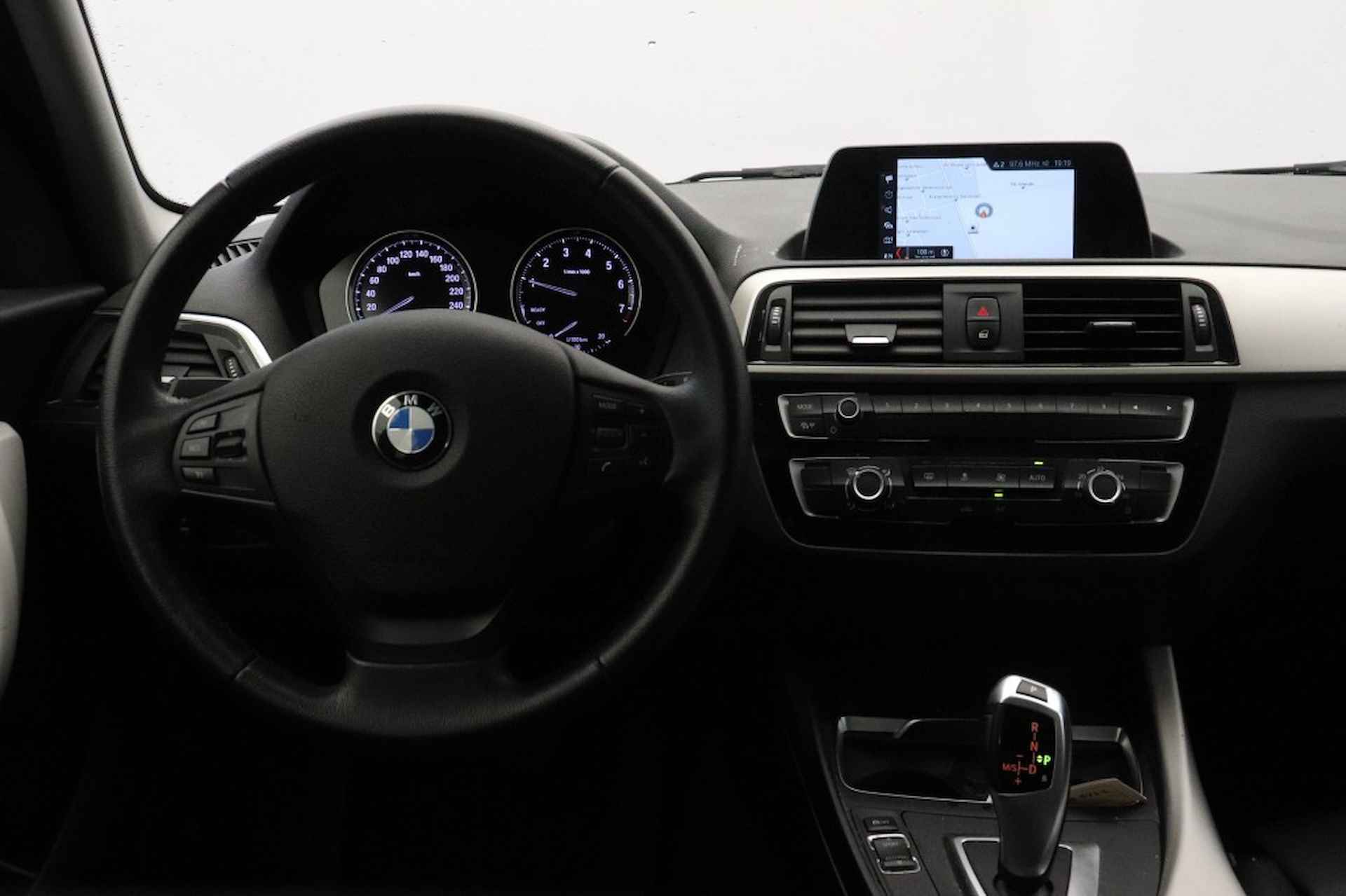 BMW 1-serie 118i 5 deurs Executive Sport Automaat - Leer, Navi, Cruise - 4/22