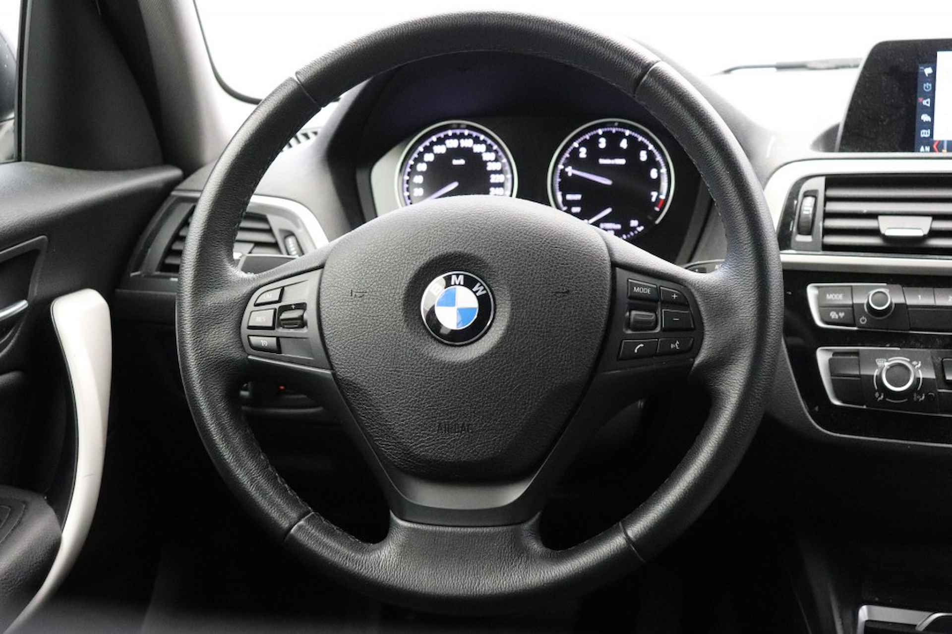 BMW 1-serie 118i 5 deurs Executive Sport Automaat - Leer, Navi, Cruise - 12/22