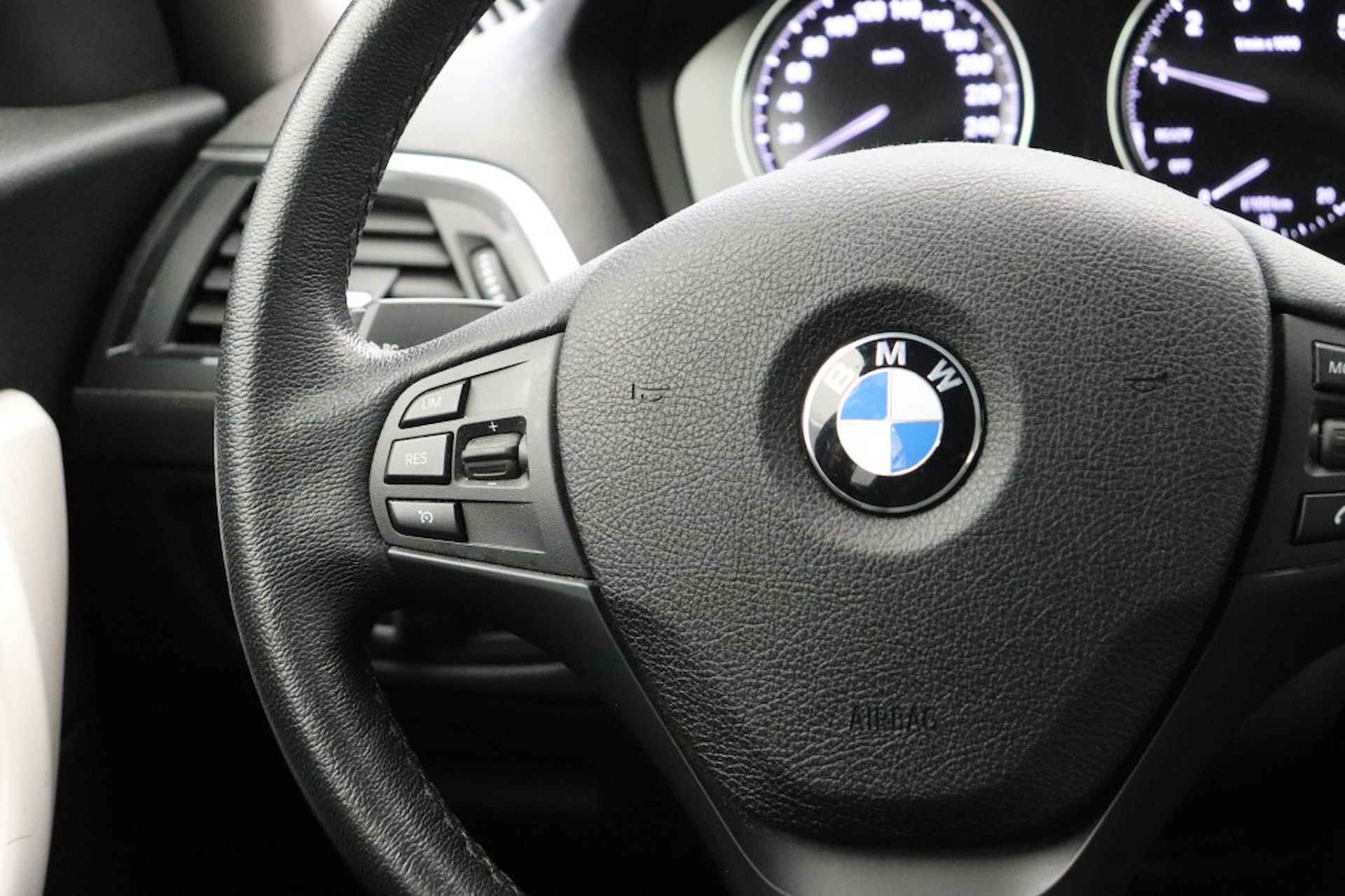 BMW 1-serie 118i 5 deurs Executive Sport Automaat - Leer, Navi, Cruise - 13/22