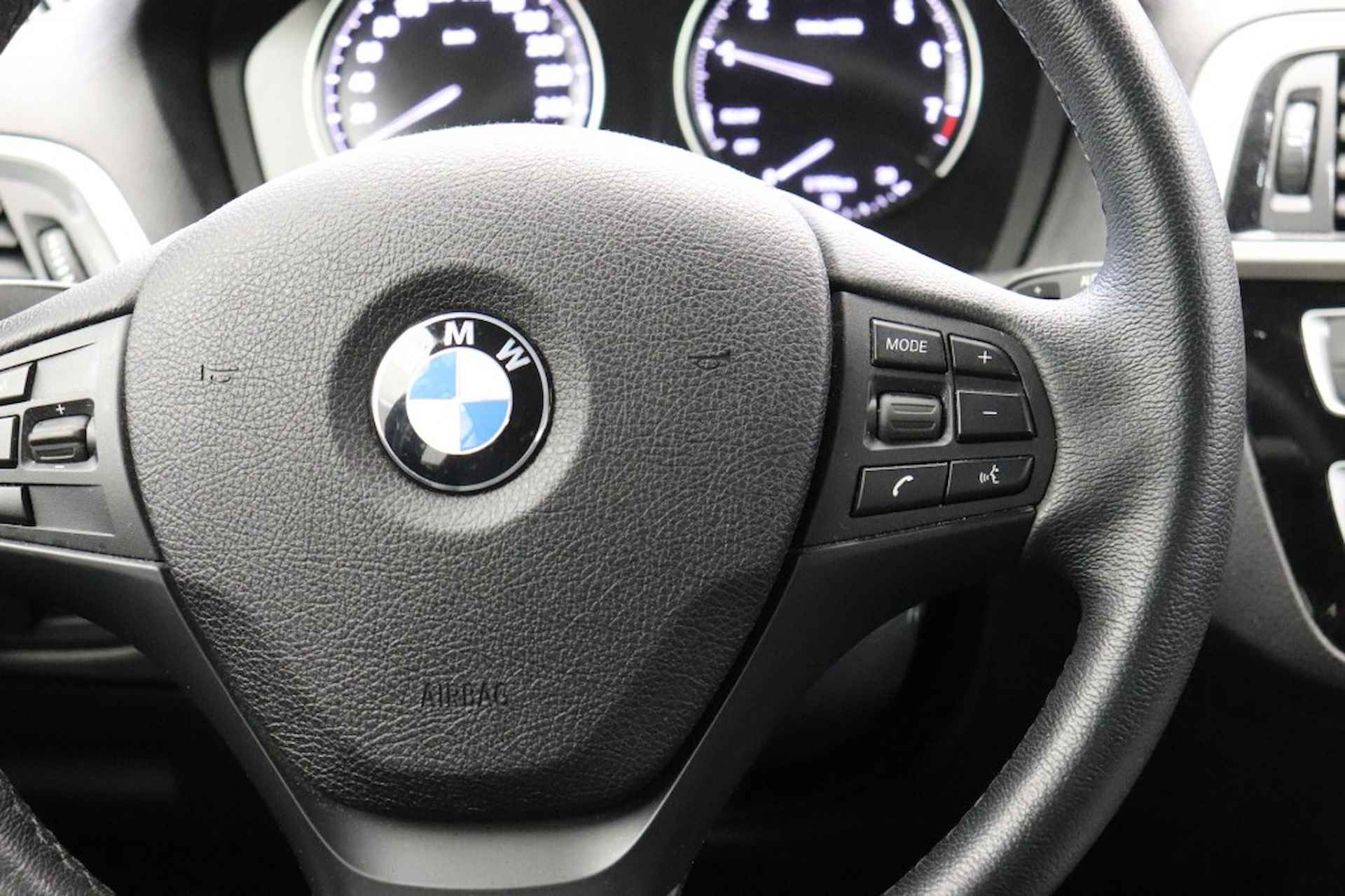 BMW 1-serie 118i 5 deurs Executive Sport Automaat - Leer, Navi, Cruise - 14/22