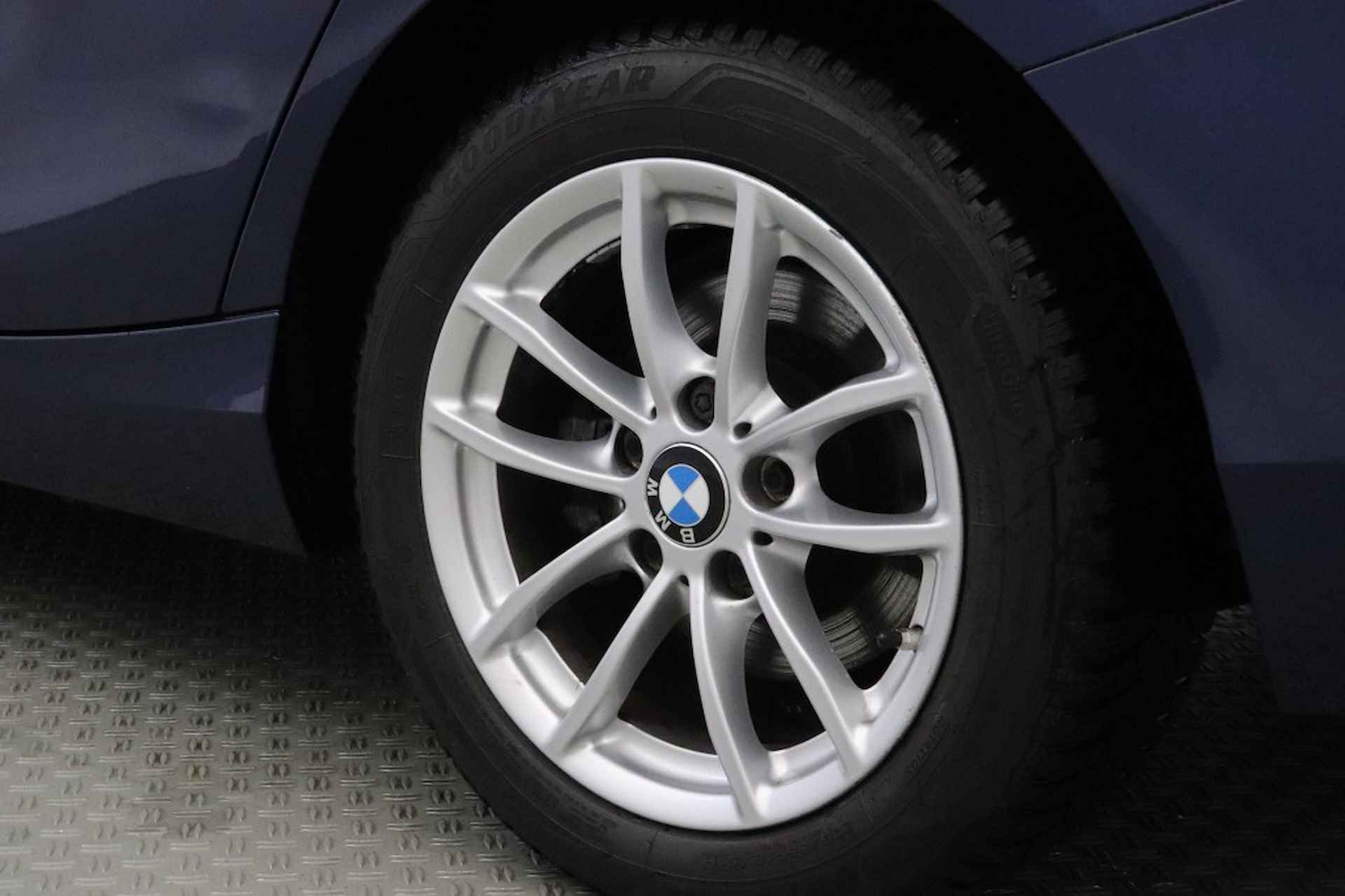 BMW 1-serie 118i 5 deurs Executive Sport Automaat - Leer, Navi, Cruise - 21/22
