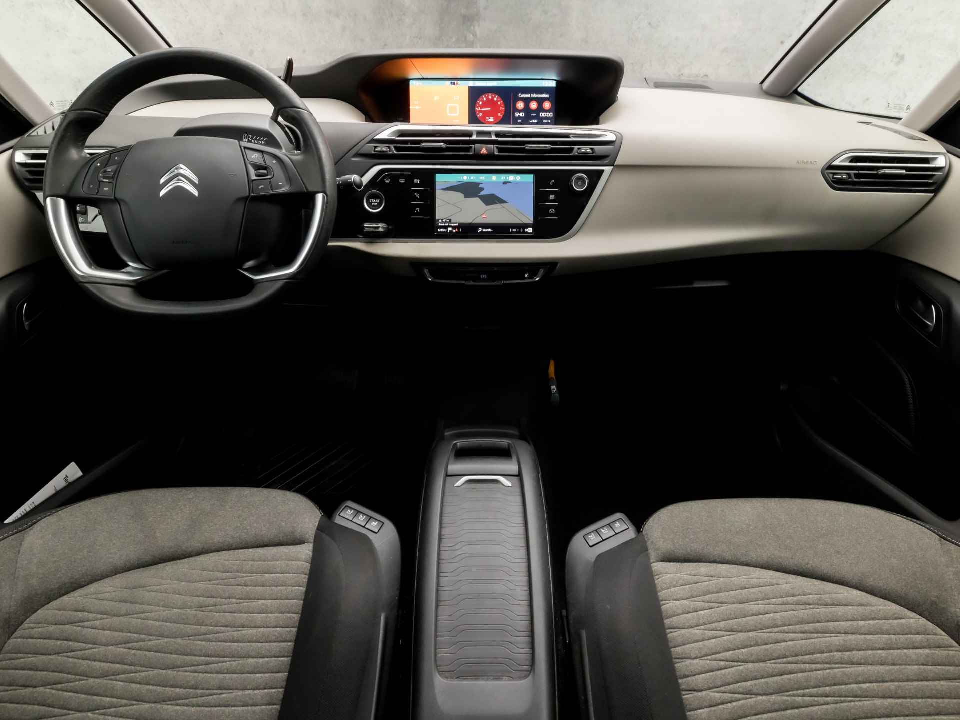 Citroën Grand C4 Spacetourer 1.2 PureTech Sport 7 Persoons Automaat (APPLE CARPLAY, NAVIGATIE, CAMERA, GETINT GLAS, MASSAGE, SPORTSTOELEN, PARKEERSENSOREN, TREKHAAK, CRUISE, DAB+, NIEUWSTAAT) - 6/33