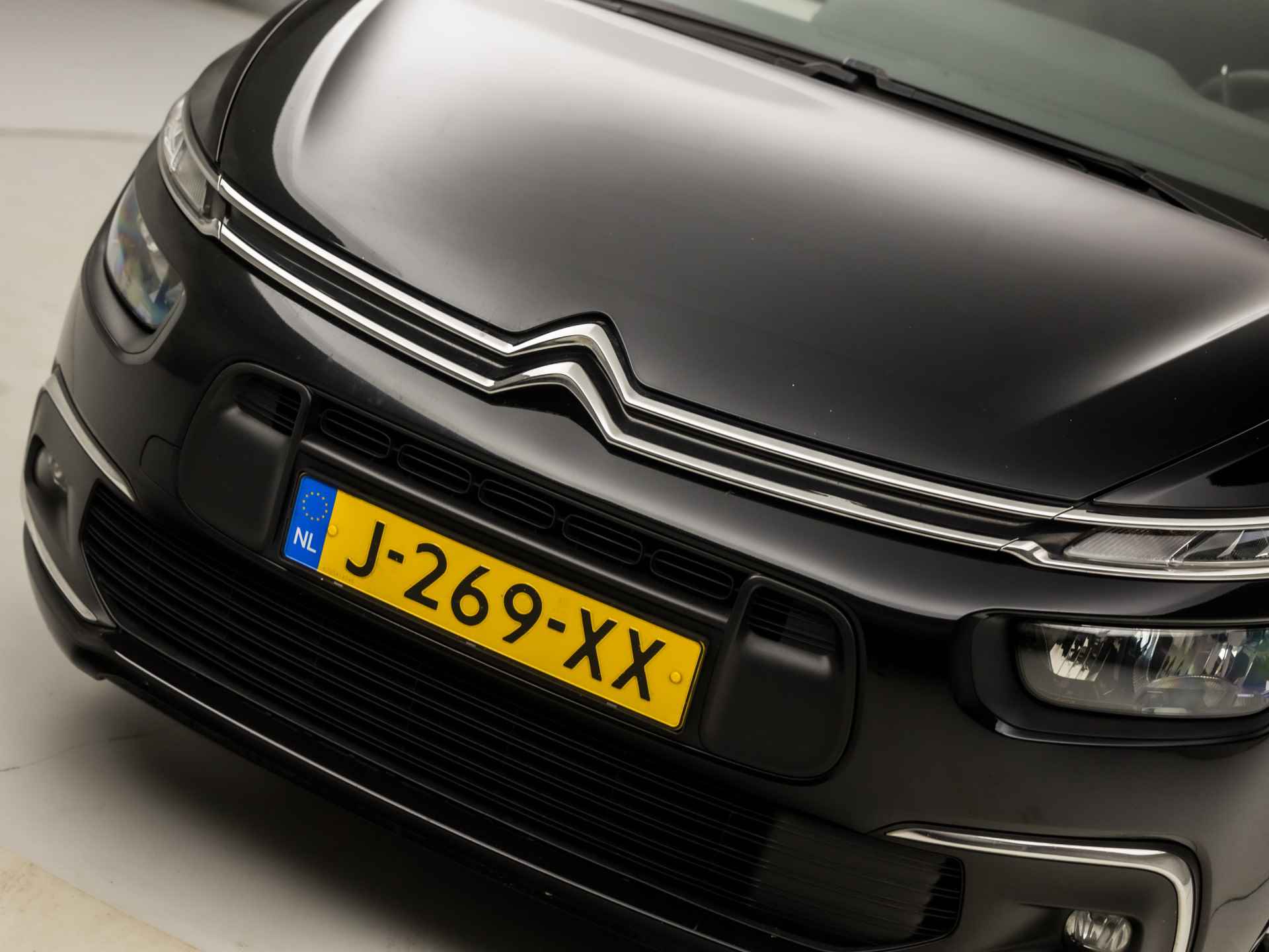 Citroën Grand C4 Spacetourer 1.2 PureTech Sport 7 Persoons Automaat (APPLE CARPLAY, NAVIGATIE, CAMERA, GETINT GLAS, MASSAGE, SPORTSTOELEN, PARKEERSENSOREN, TREKHAAK, CRUISE, DAB+, NIEUWSTAAT) - 28/33