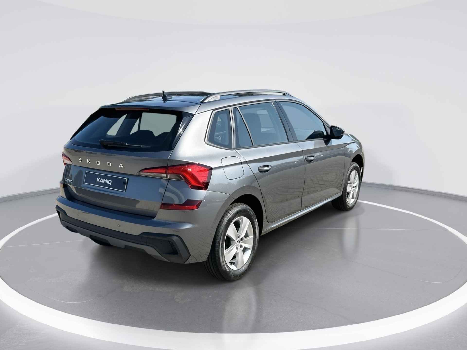 Škoda Kamiq Selection 1.0 TSI 85 kW / 115 PK SUV 6 versn. Hand | Graphite grey | wegklapbare trekhaak | Private lease deal €395,- | - 5/10