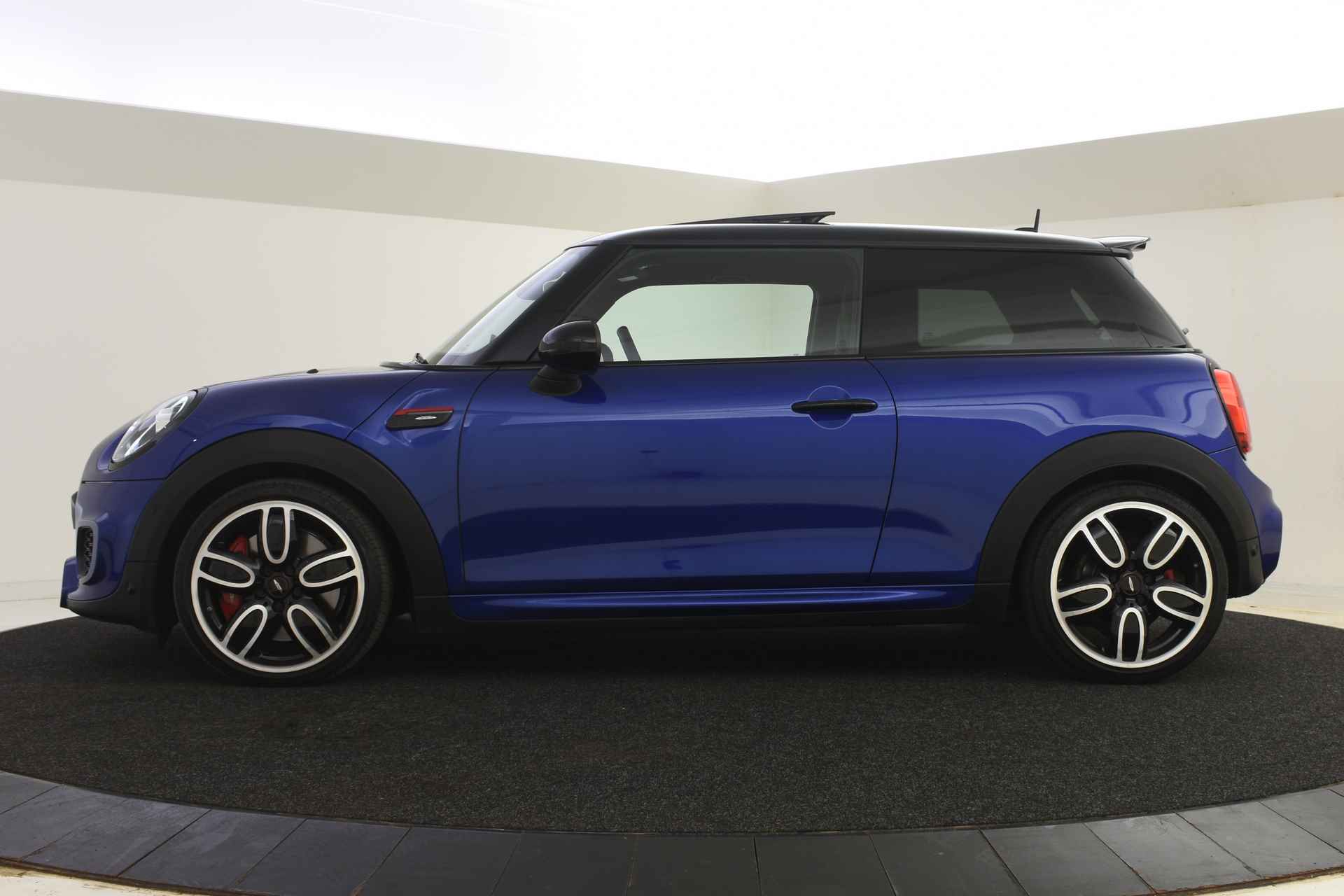 MINI Hatchback JCW Chili Automaat / Panoramadak / JCW Sportstoelen  Active Cruise Control / Achteruitrijcamera / Head-Up / LED / Park Assistant - 4/40