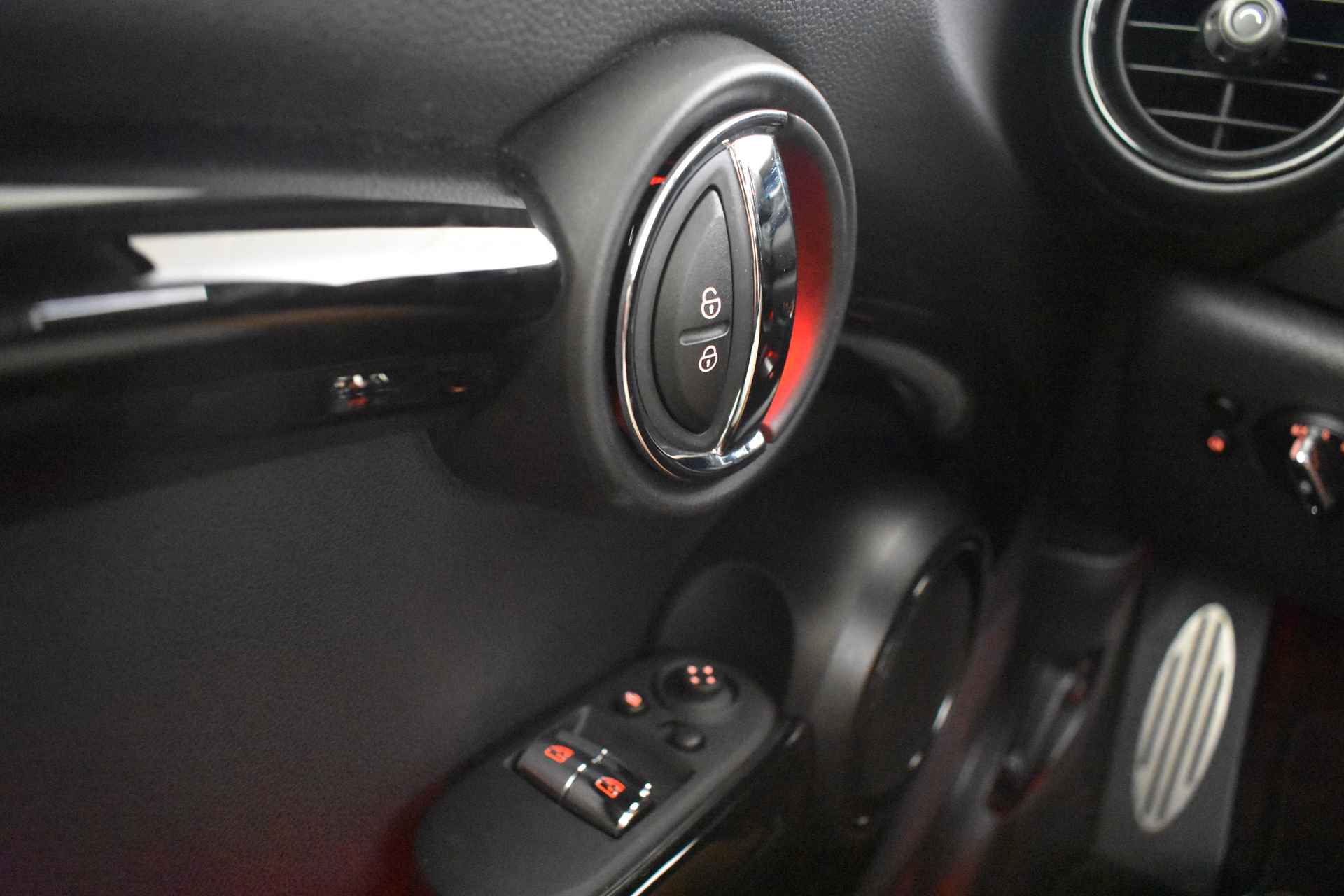 MINI Hatchback JCW Chili Automaat / Panoramadak / JCW Sportstoelen  Active Cruise Control / Achteruitrijcamera / Head-Up / LED / Park Assistant - 7/40