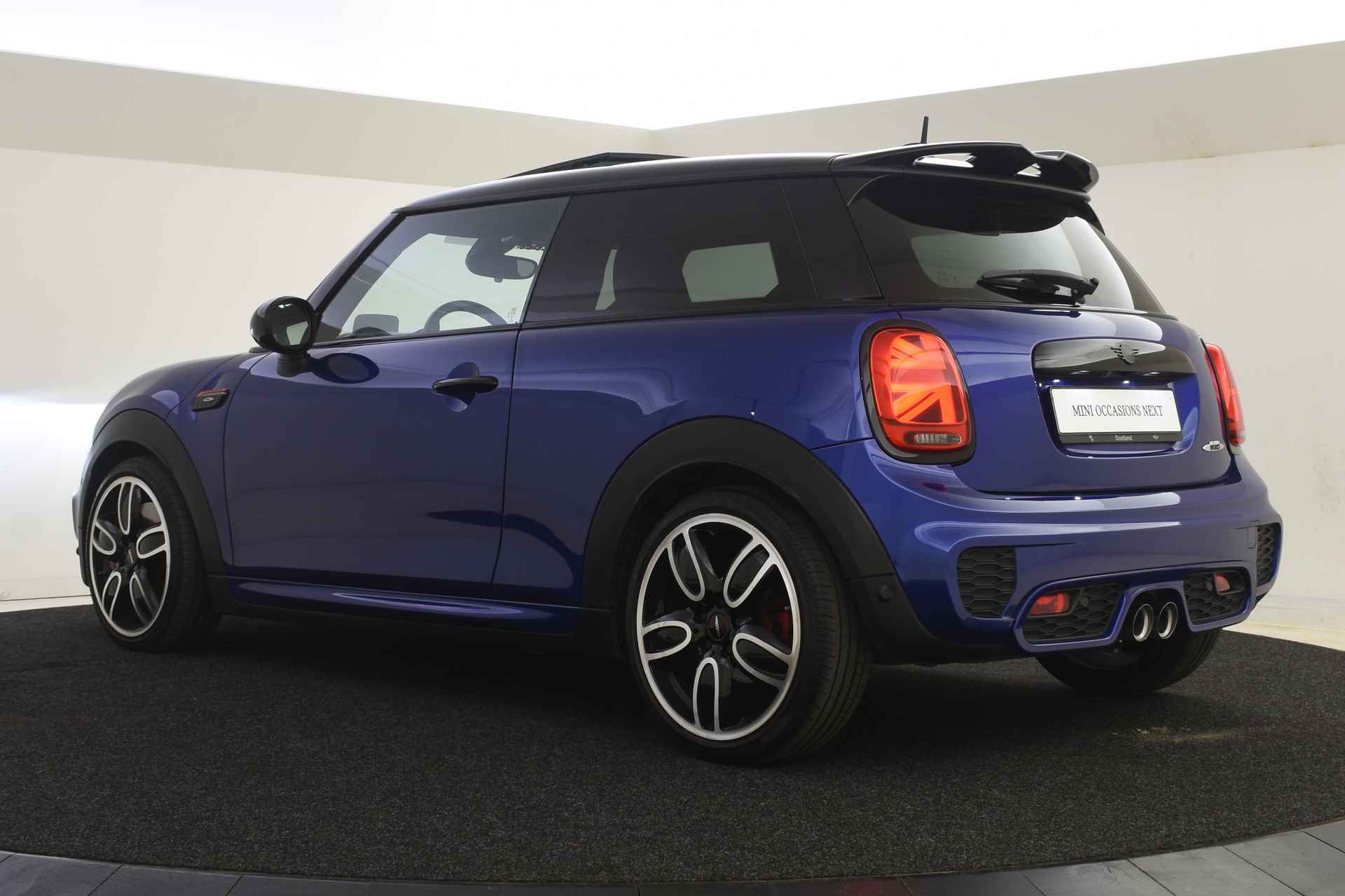 MINI Hatchback JCW Chili Automaat / Panoramadak / JCW Sportstoelen  Active Cruise Control / Achteruitrijcamera / Head-Up / LED / Park Assistant - 13/40