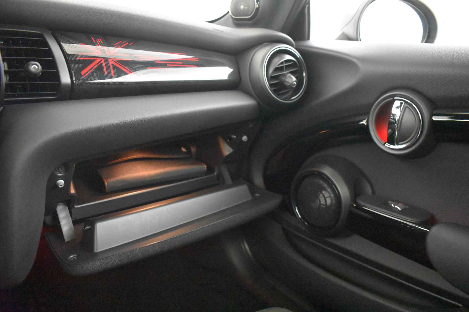 MINI Hatchback JCW Chili Automaat / Panoramadak / JCW Sportstoelen  Active Cruise Control / Achteruitrijcamera / Head-Up / LED / Park Assistant - 21/40