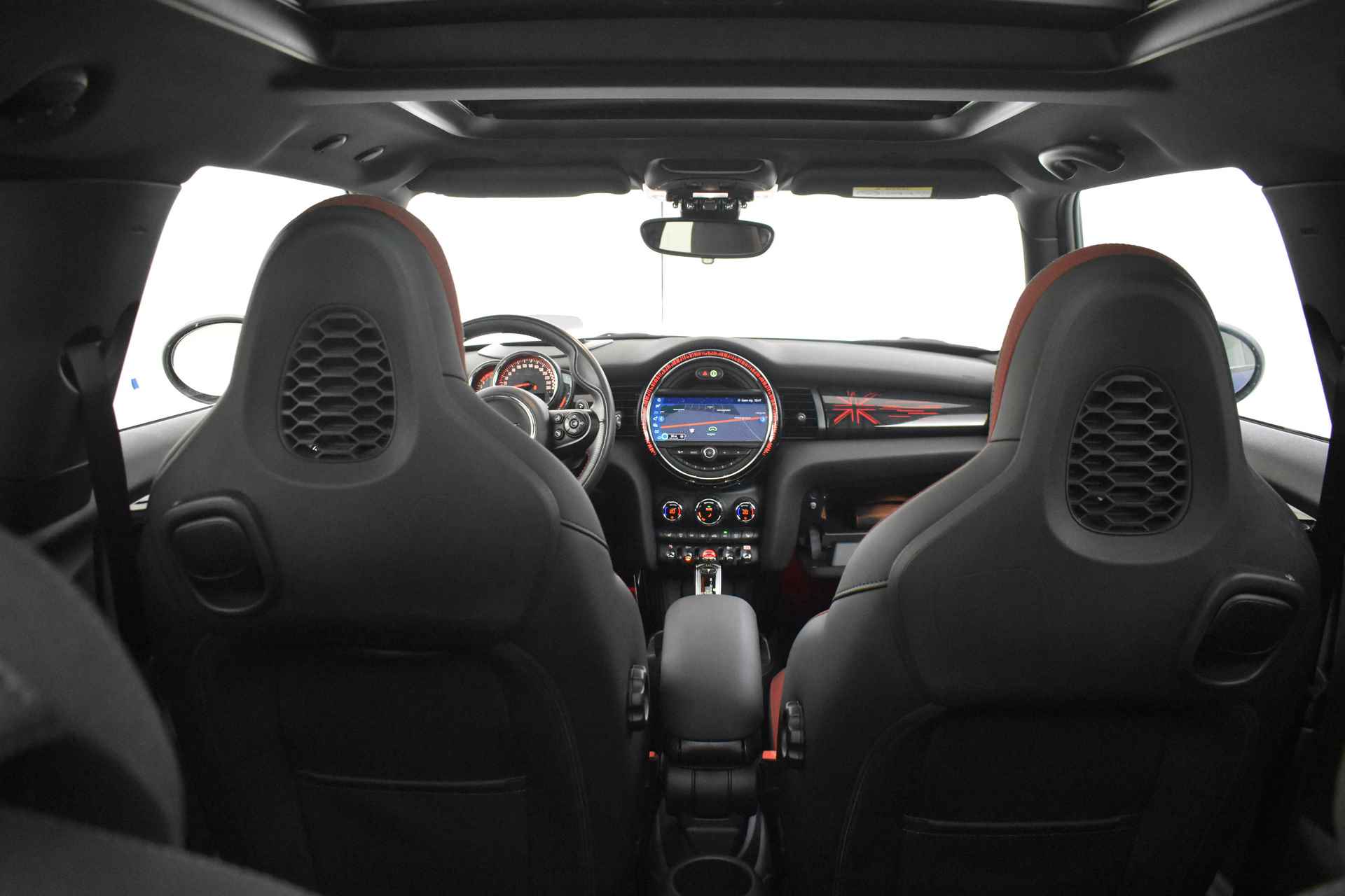 MINI Hatchback JCW Chili Automaat / Panoramadak / JCW Sportstoelen  Active Cruise Control / Achteruitrijcamera / Head-Up / LED / Park Assistant - 30/40