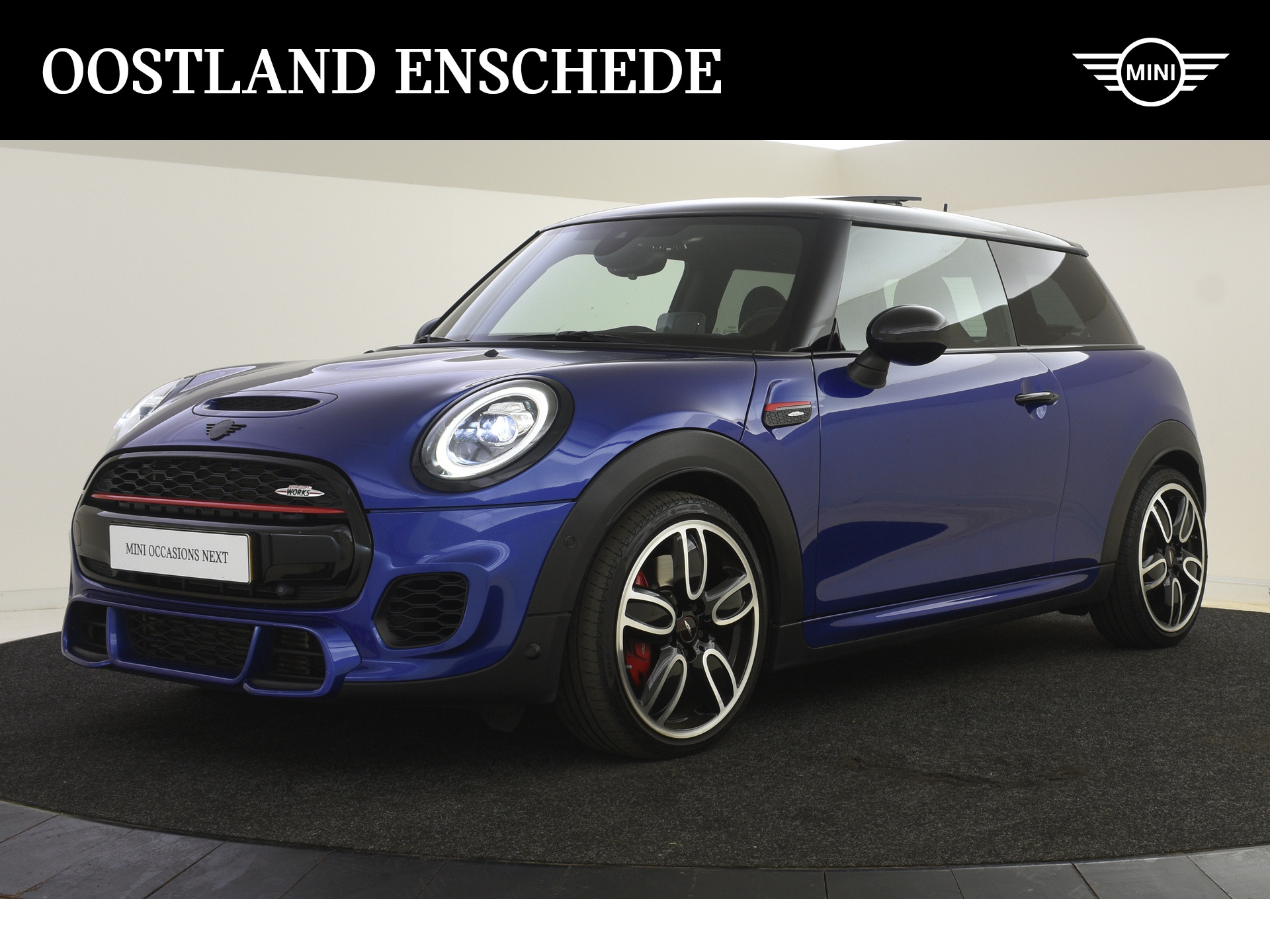 MINI Hatchback JCW Chili Automaat / Panoramadak / JCW Sportstoelen  Active Cruise Control / Achteruitrijcamera / Head-Up / LED / Park Assistant