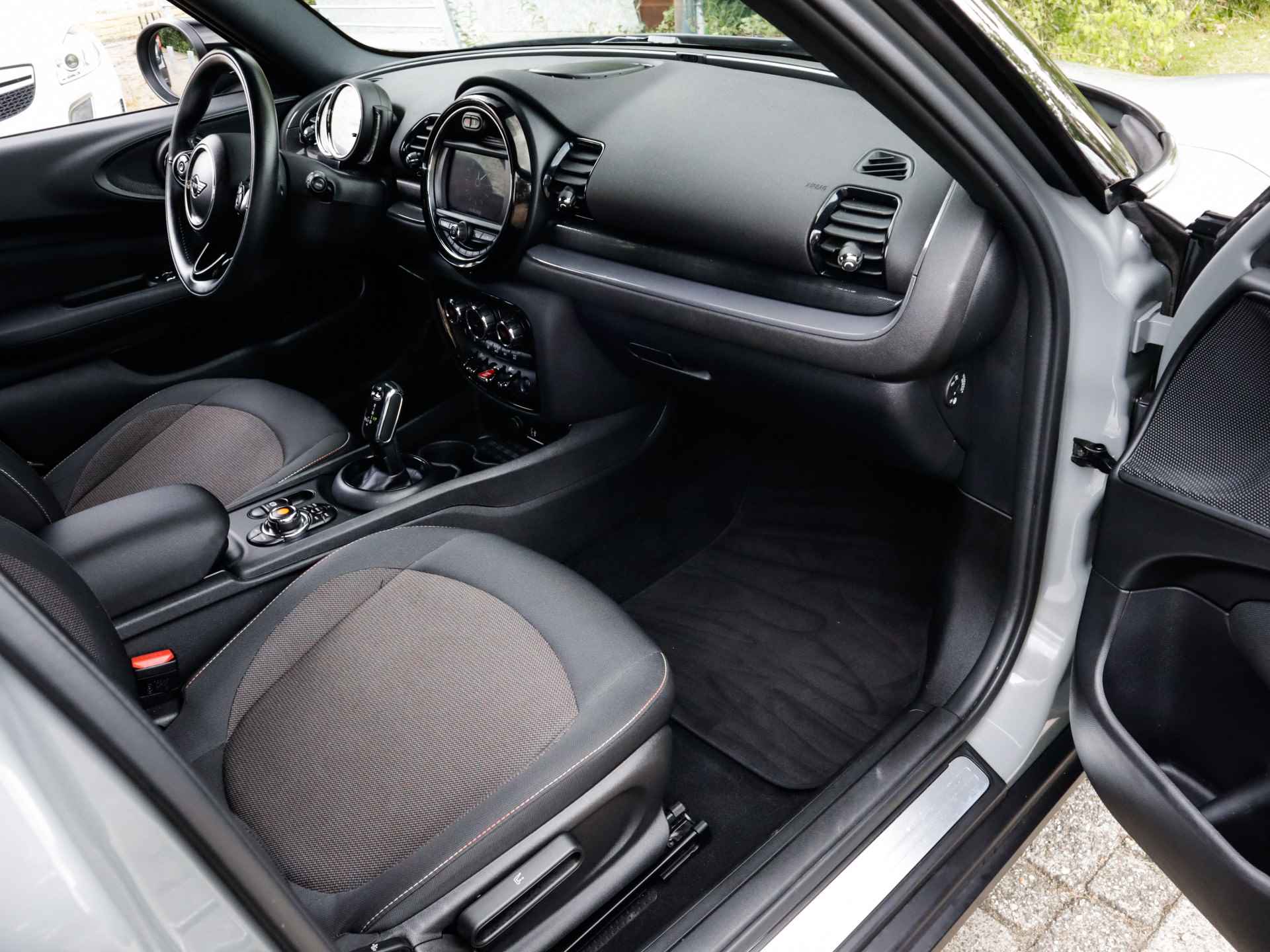 MINI Clubman 1.5 Cooper Business Edition (136 PK) 2e-Eig, Keurig-Onderh, 12-Mnd-BOVAG, NL-Auto, Alarm-Klasse-3, Airco, Navigatie, Cruisecontrol, Licht-Zicht-Pakket, Parkeersensoren-V+A, Bluetooth, Lm-Velgen-17Inch, Privacy-Glas - 15/36