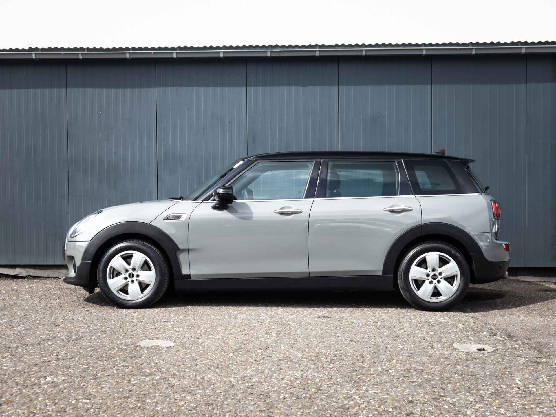 MINI Clubman 1.5 Cooper Business Edition (136 PK) 2e-Eig, Keurig-Onderh, 12-Mnd-BOVAG, NL-Auto, Alarm-Klasse-3, Airco, Navigatie, Cruisecontrol, Licht-Zicht-Pakket, Parkeersensoren-V+A, Bluetooth, Lm-Velgen-17Inch, Privacy-Glas - 29/36