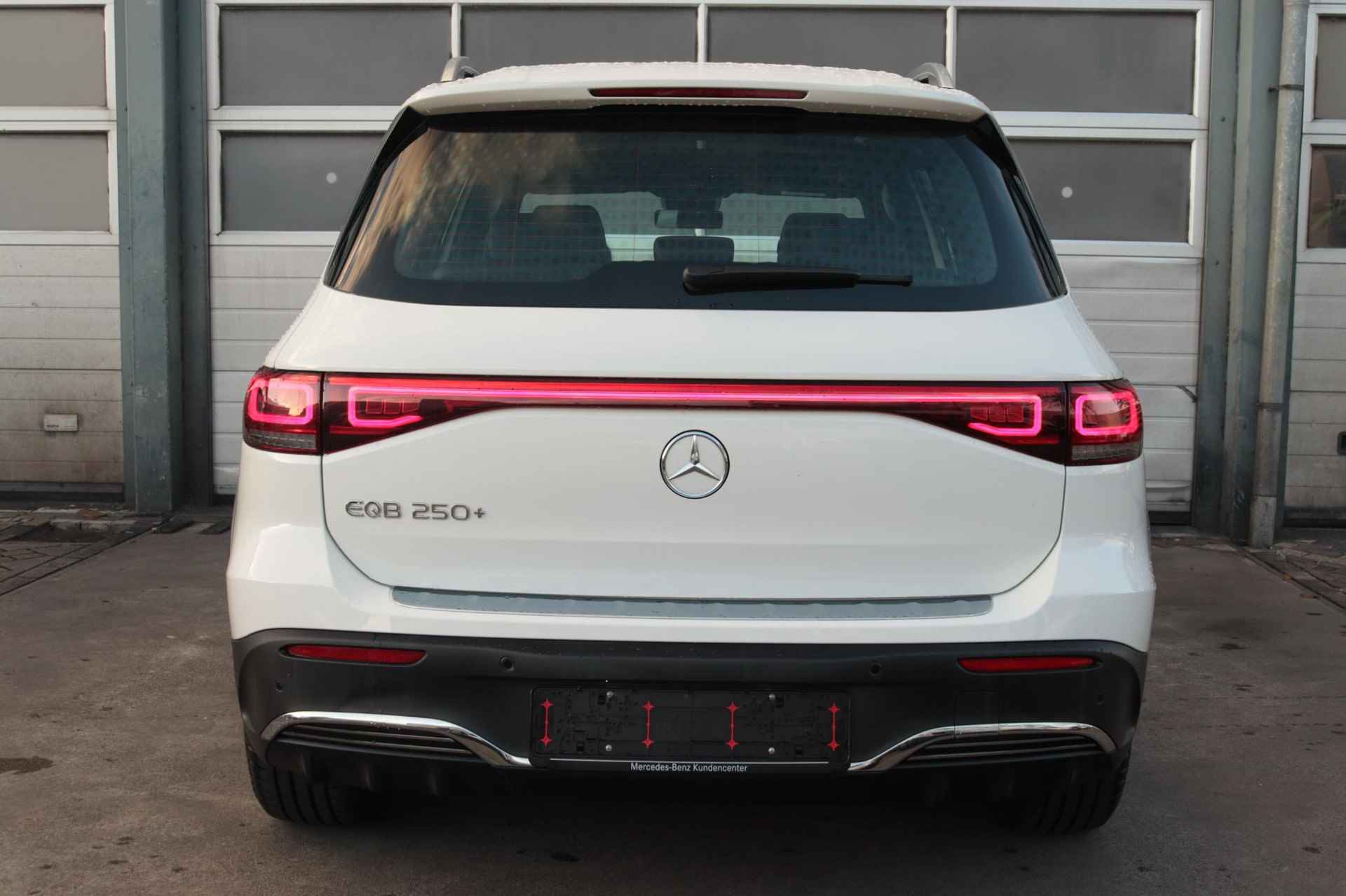 Mercedes-Benz EQB EQB 250+ AMG Line | Premium Pakket | Panoramadak | LED | Advanced Sound System | Sfeerverlichting | Keyless-Go | Stoelverwarming - 9/35