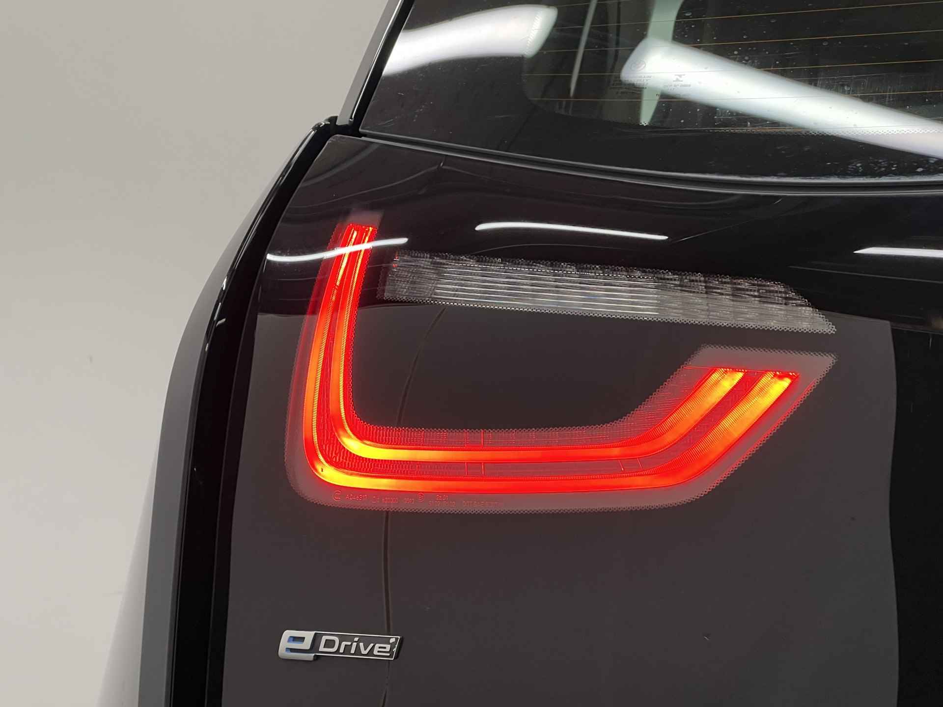 BMW i3 Basis 94Ah 33 kWh | €2000,- SUBSIDIE MOGELIJK | NAVIGATIE | STOELVERWARMING | - 10/37