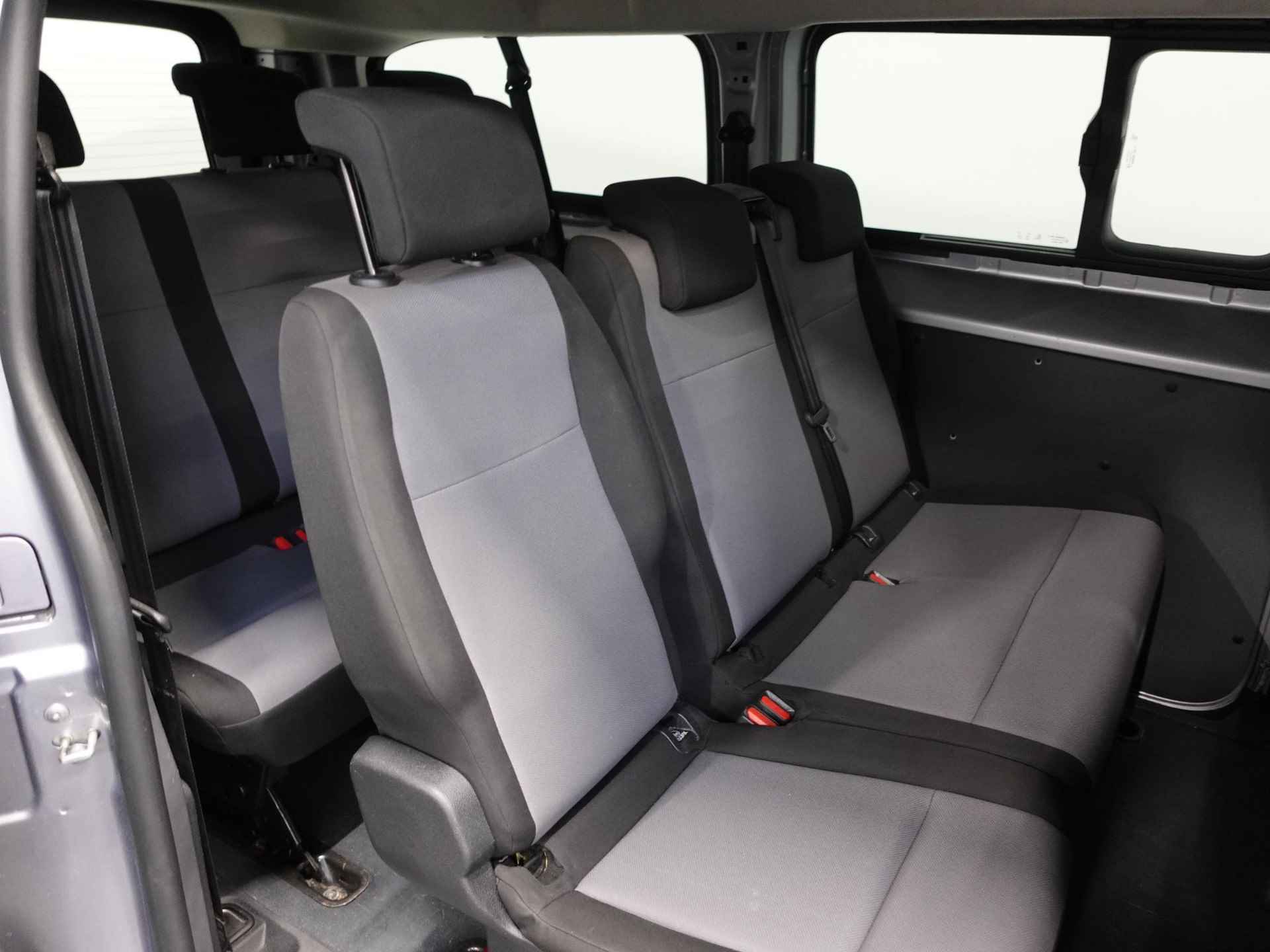 Toyota PROACE Shuttle 1.5 D-4D Navigator Long L3H1 |9 Persoons | Navigatie | Parkeersensoren | Carplay | Cruise Control | DAB | - 36/43