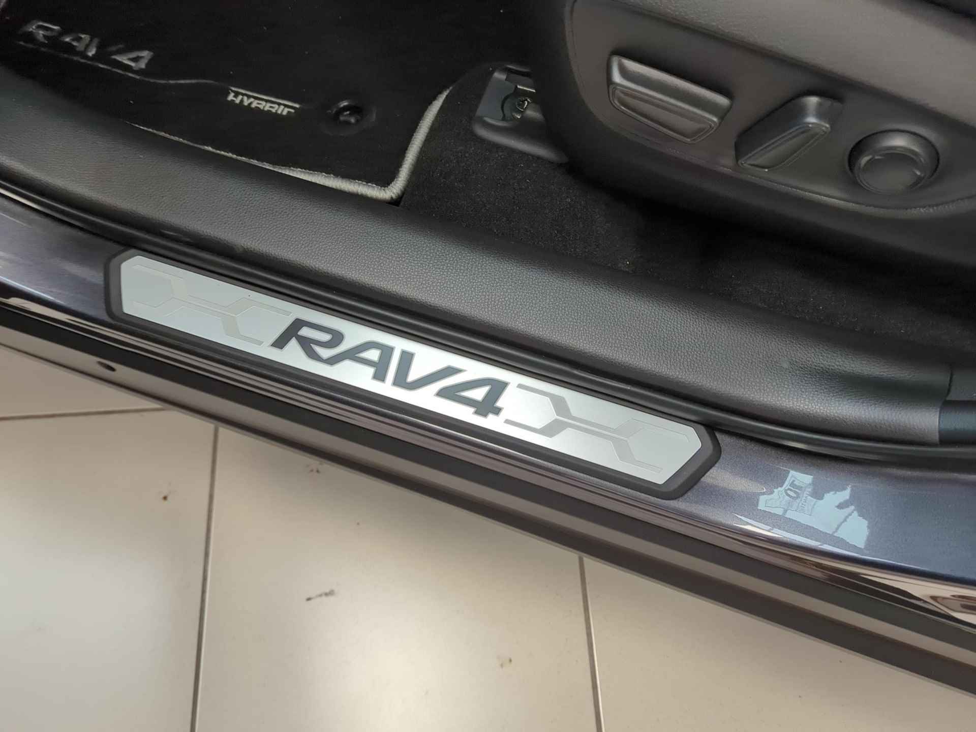 Toyota RAV4 2.5 Hybrid AWD Style | Black Edition | Innovation Pack | Apple Car Play / Android Auto | - 29/36