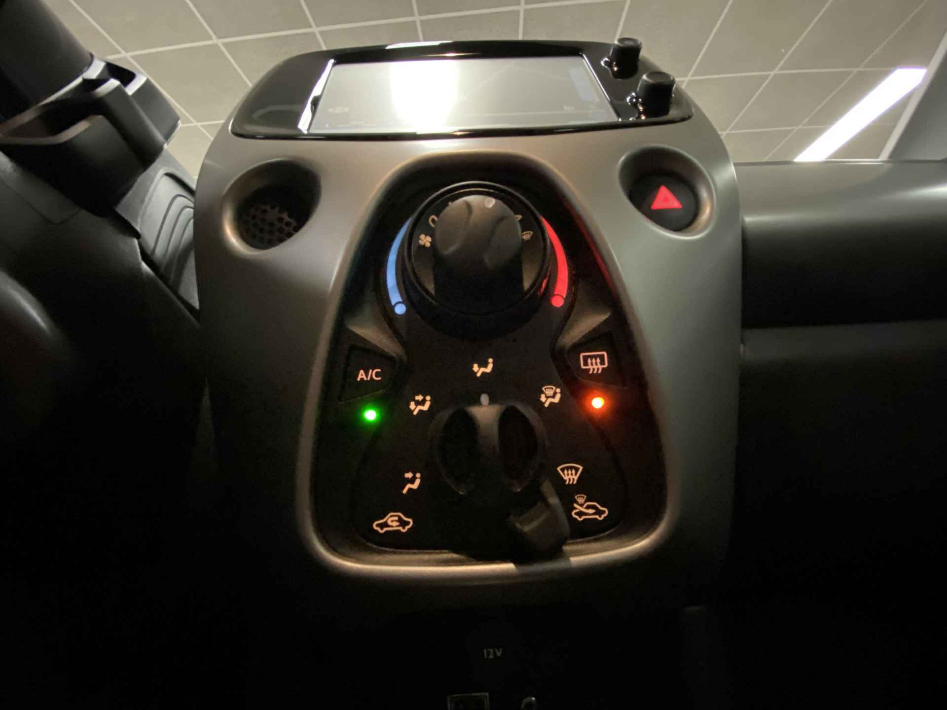 Toyota Aygo 1.0 VVT-i x-play - 31/31