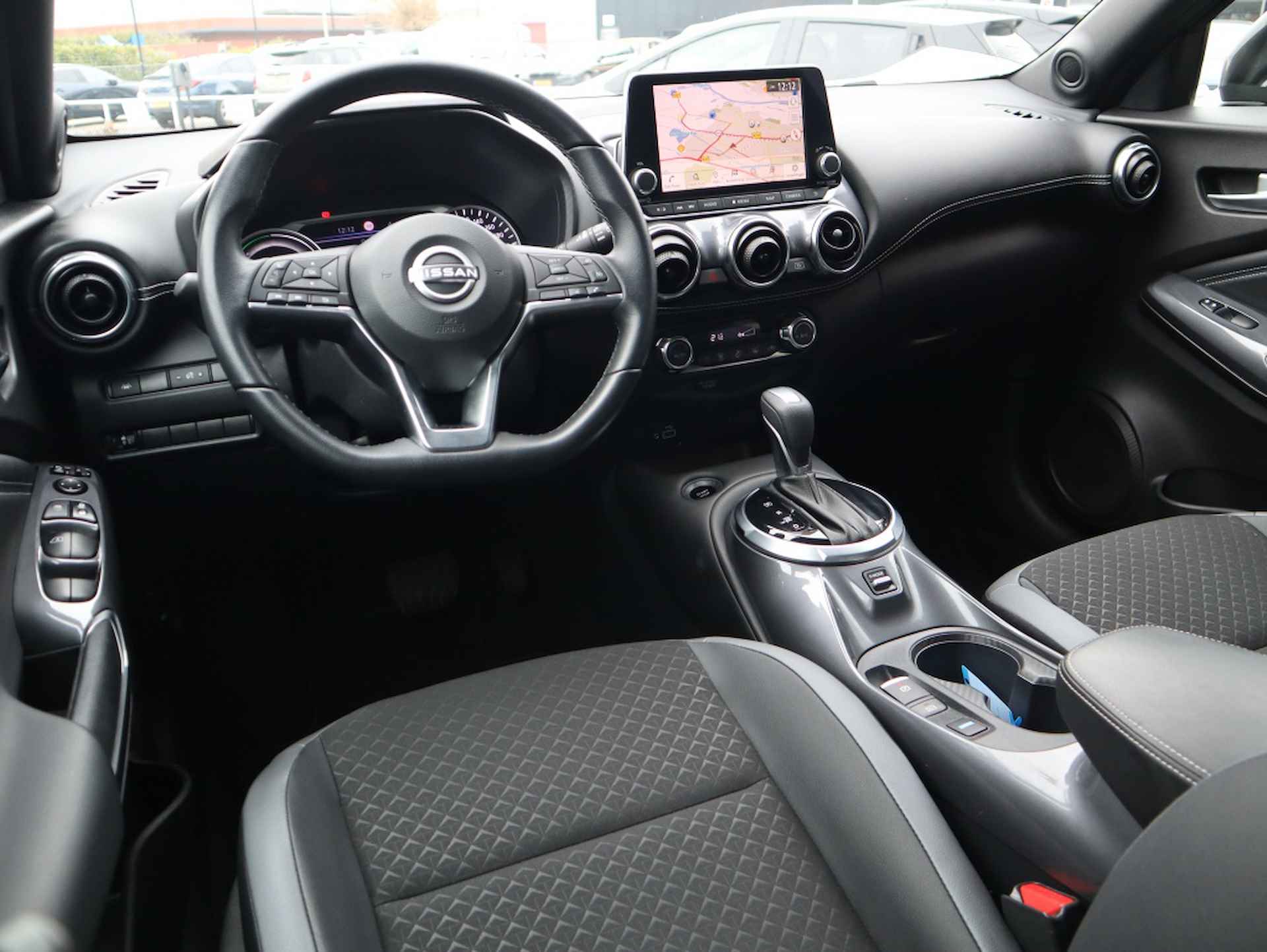 Nissan Juke 1.6 Hybride 143PK N-Connecta / All Season / Navigatie / Apple Ca - 2/27