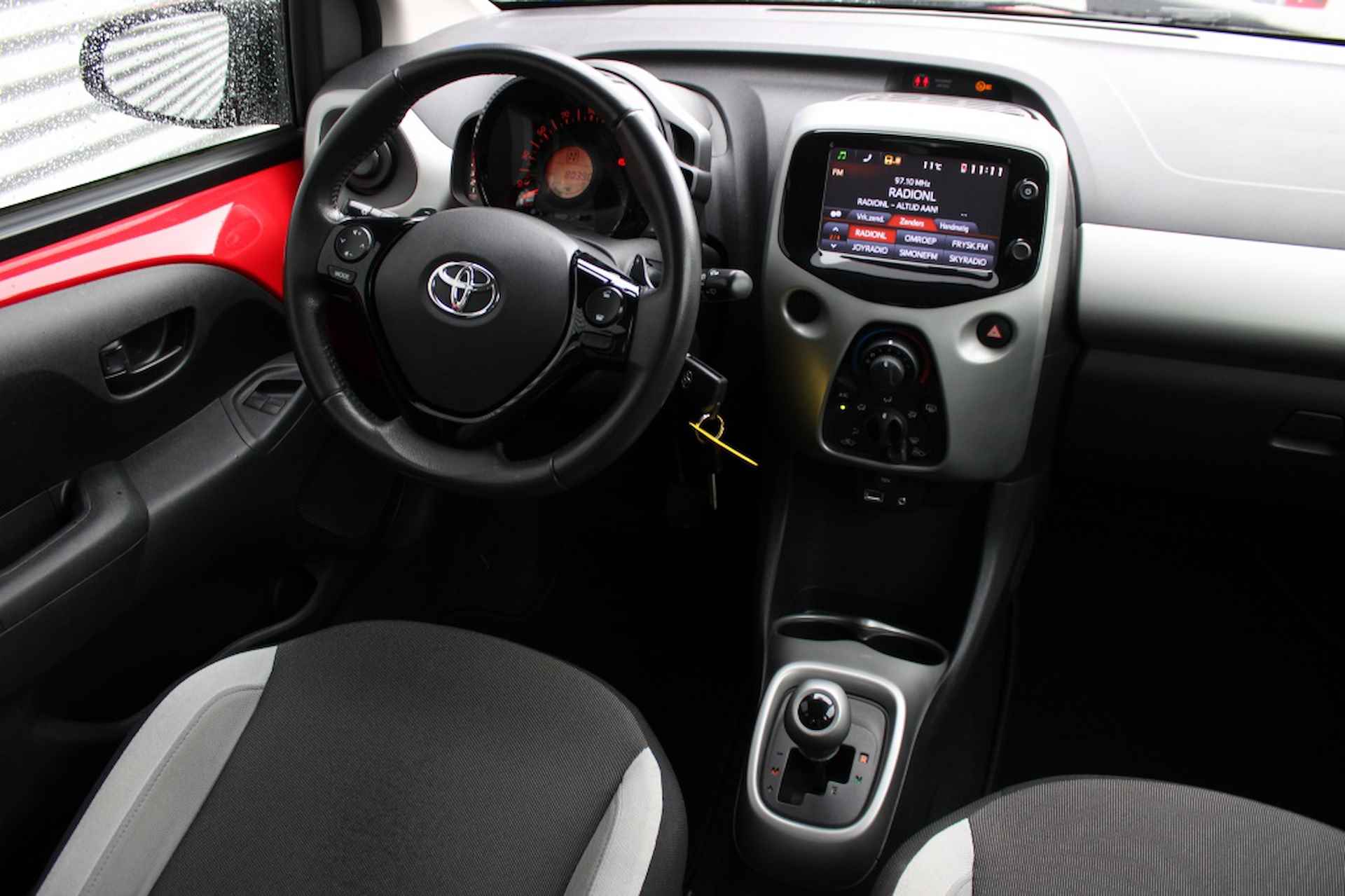 Toyota Aygo 1.0 VVT-i x-play Automaat - 24/30