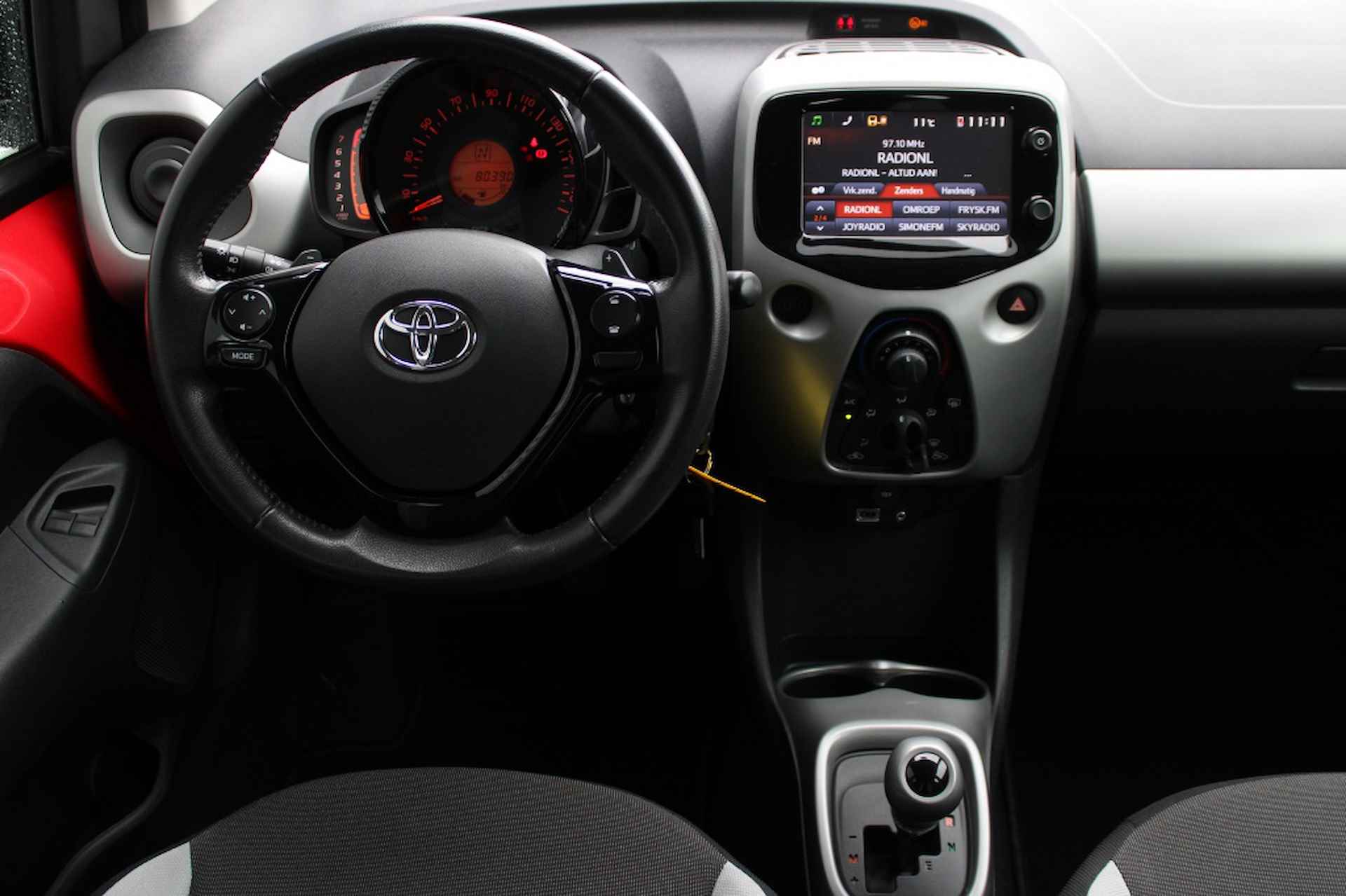 Toyota Aygo 1.0 VVT-i x-play Automaat - 25/30