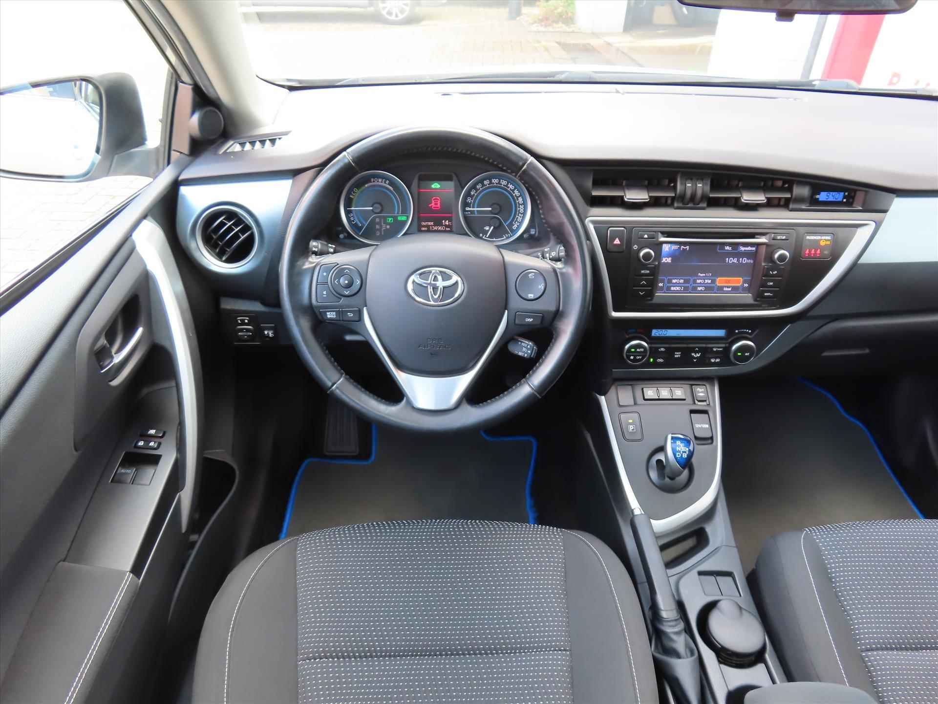 Toyota Auris 1.8 Hybrid 136pk CVT Lease/ Panoramadak/ Camera achter/ All season banden/ Navigatie/ Cruise control/ Bluetooth/ Origineel NL/ NAP - 13/39