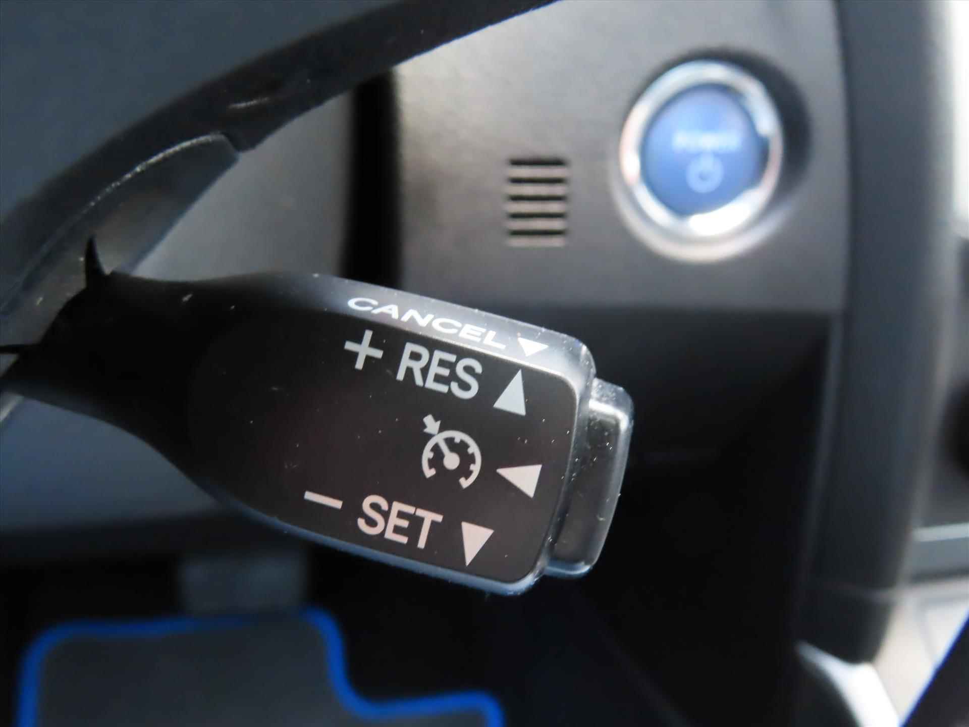 Toyota Auris 1.8 Hybrid 136pk CVT Lease/ Panoramadak/ Camera achter/ All season banden/ Navigatie/ Cruise control/ Bluetooth/ Origineel NL/ NAP - 16/39