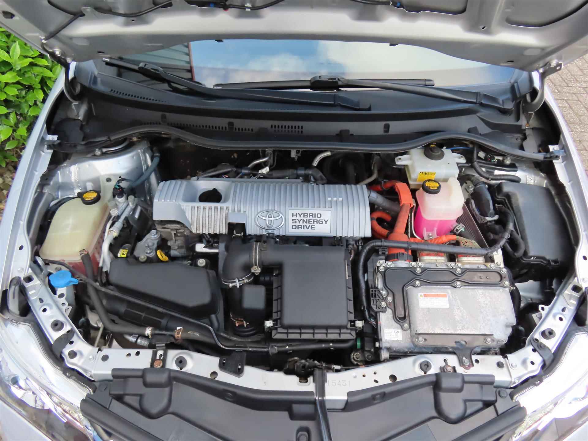 Toyota Auris 1.8 Hybrid 136pk CVT Lease/ Panoramadak/ Camera achter/ All season banden/ Navigatie/ Cruise control/ Bluetooth/ Origineel NL/ NAP - 30/39