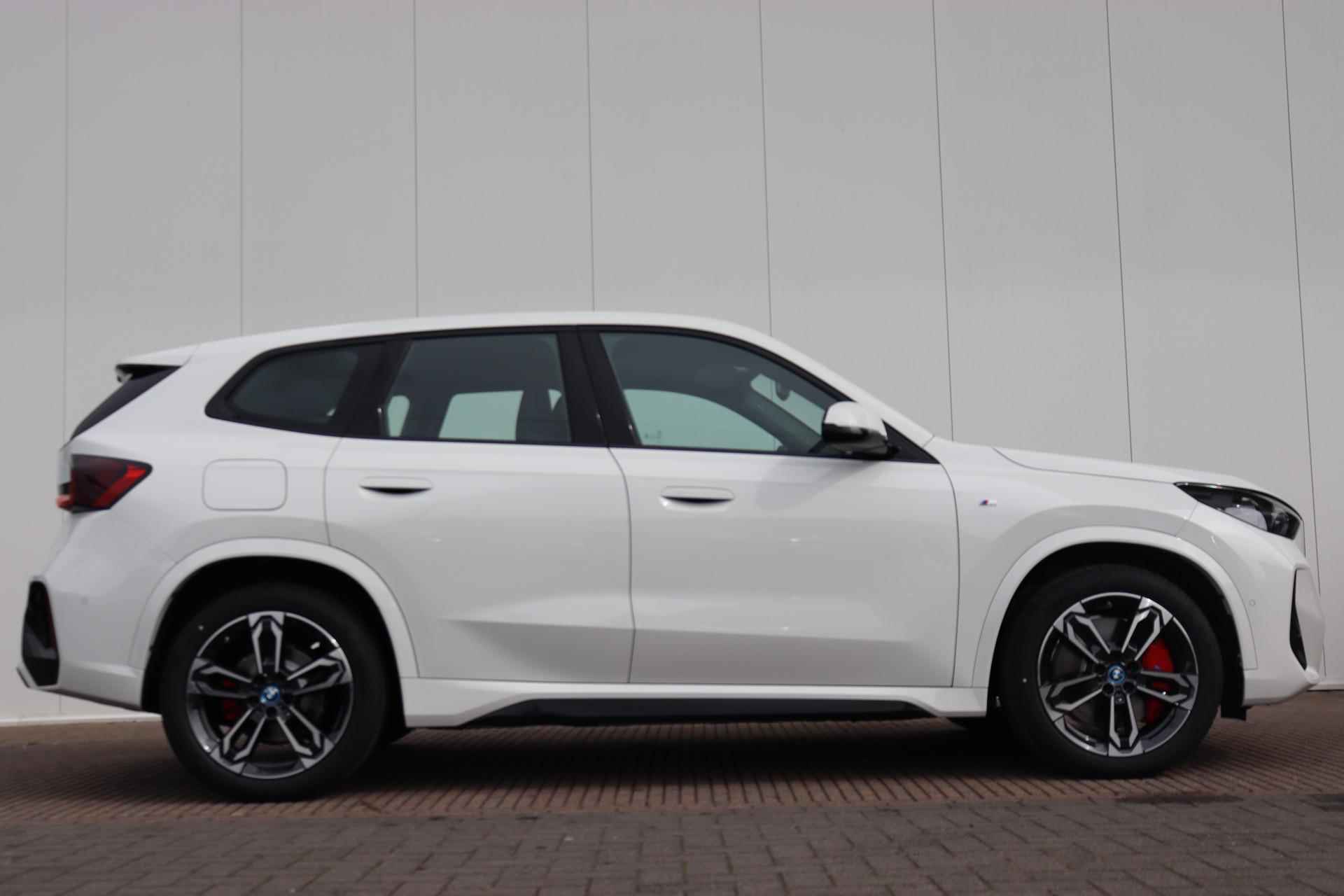 BMW iX1 eDrive20 67 kWh M-Sportpakket Premium Pack / Harman Kardon / M-sport Pro / Stoelverwarming / 19'' | Showroom Sale - 3/32