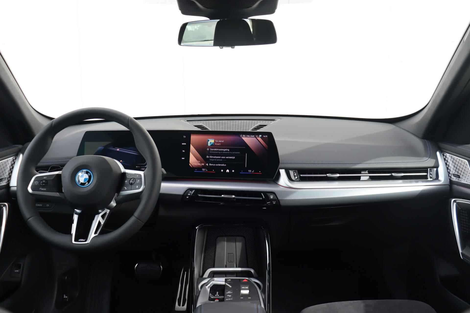 BMW iX1 eDrive20 67 kWh M-Sportpakket Premium Pack / Harman Kardon / M-sport Pro / Stoelverwarming / 19'' | Showroom Sale - 15/32