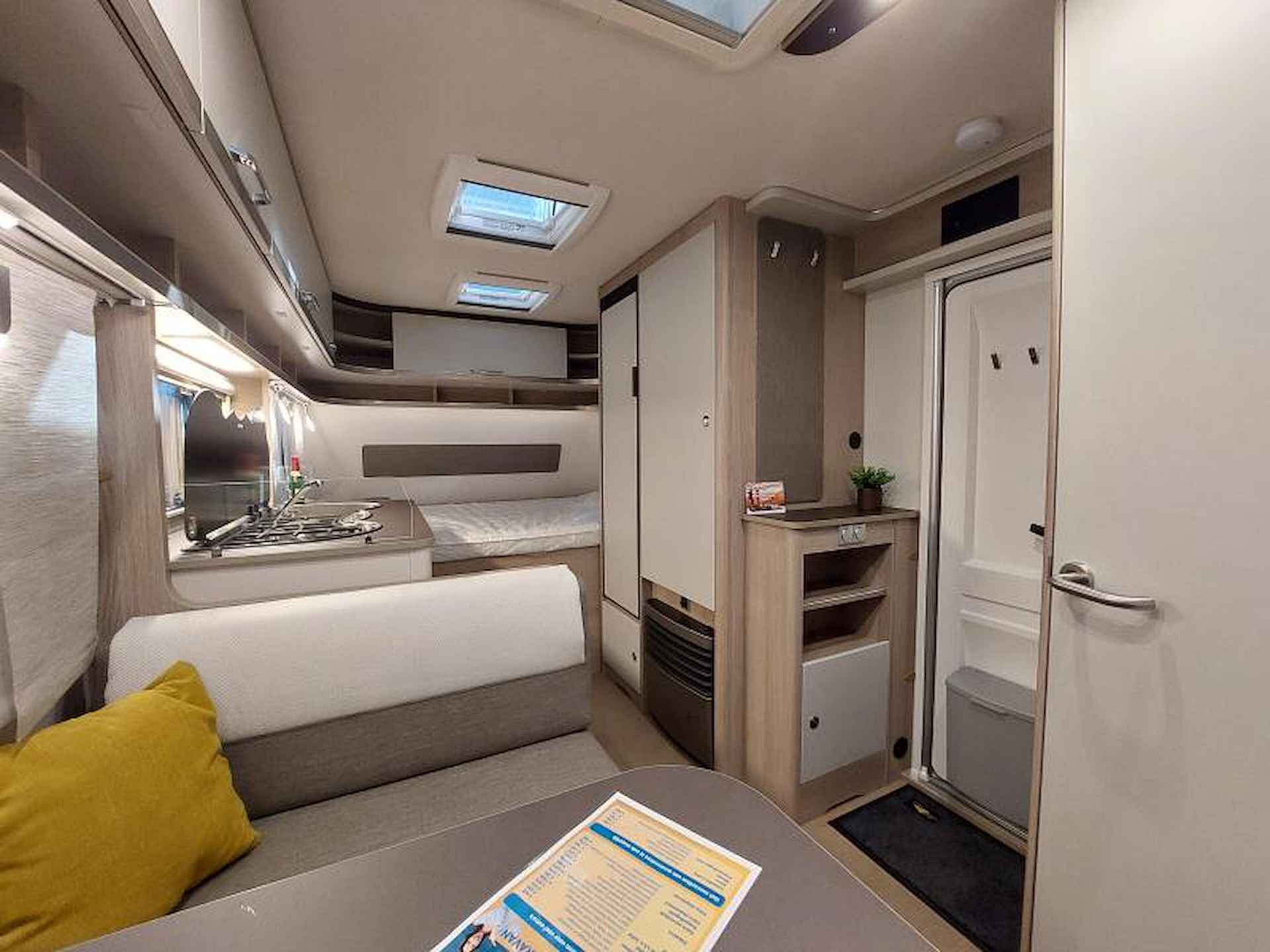 Bürstner Premio 395 TS 2025 Vast bed 209 cm lang - 12/18