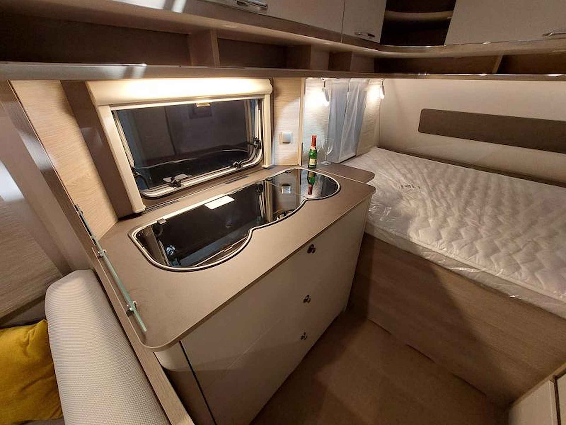 Bürstner Premio 395 TS 2025 Vast bed 209 cm lang - 15/18