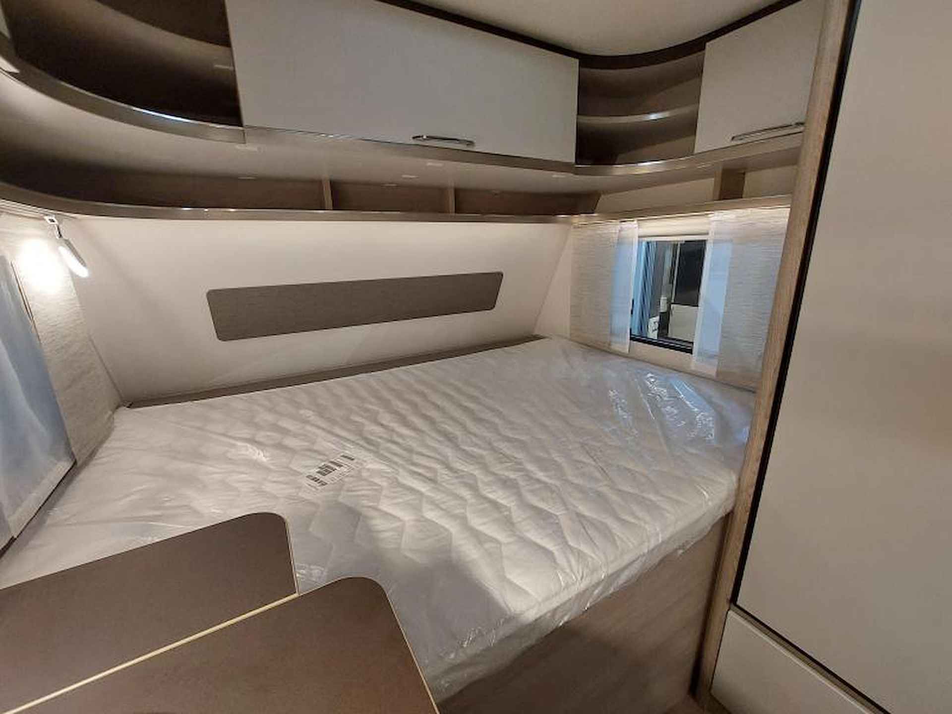 Bürstner Premio 395 TS 2025 Vast bed 209 cm lang - 18/18