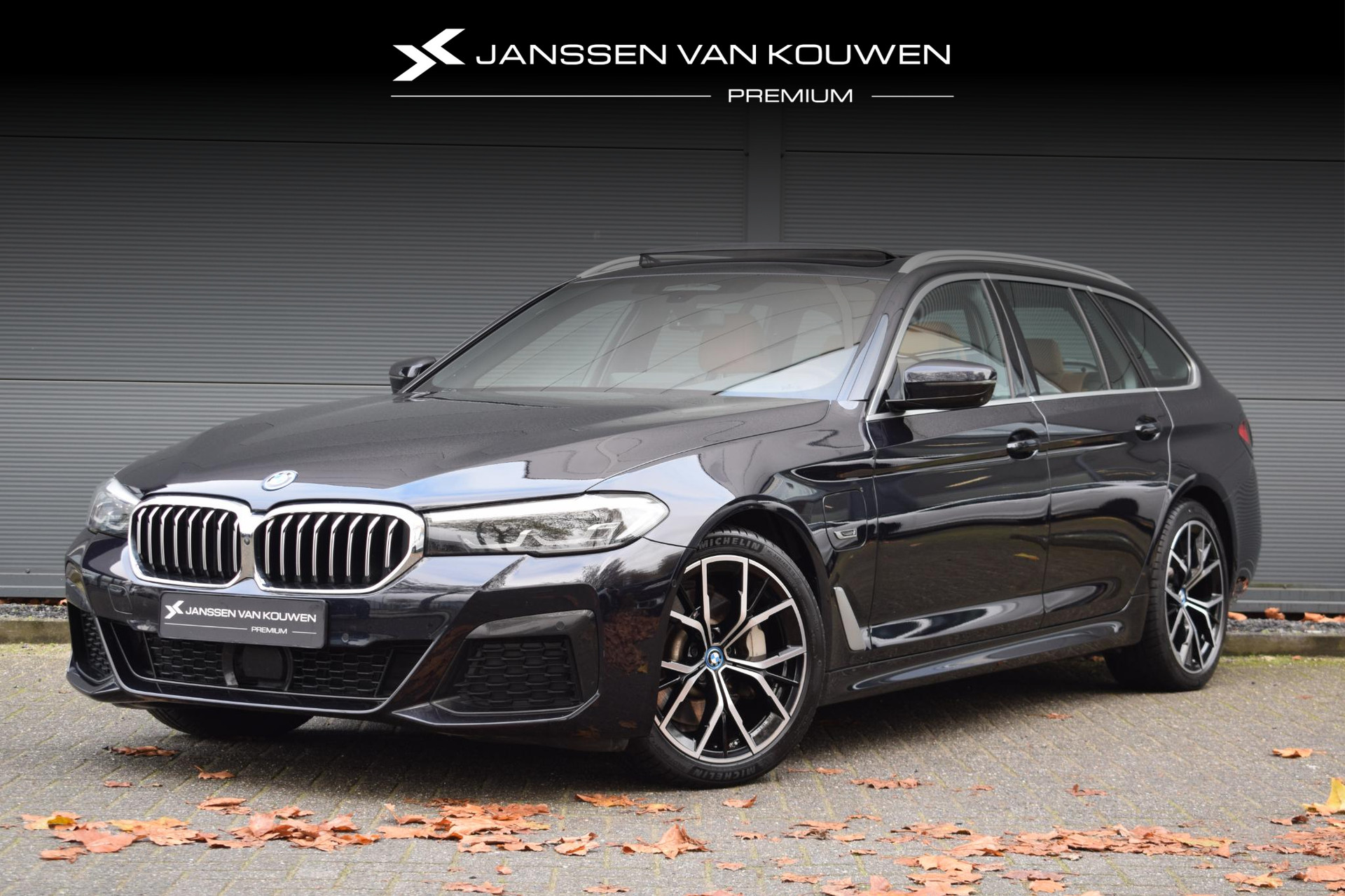 BMW 5-serie Touring 530e High Executive M-Sport / Pano-Schuifdak / 360-Camera / Stoel-Stuurverwarming / Elek. Trekhaak