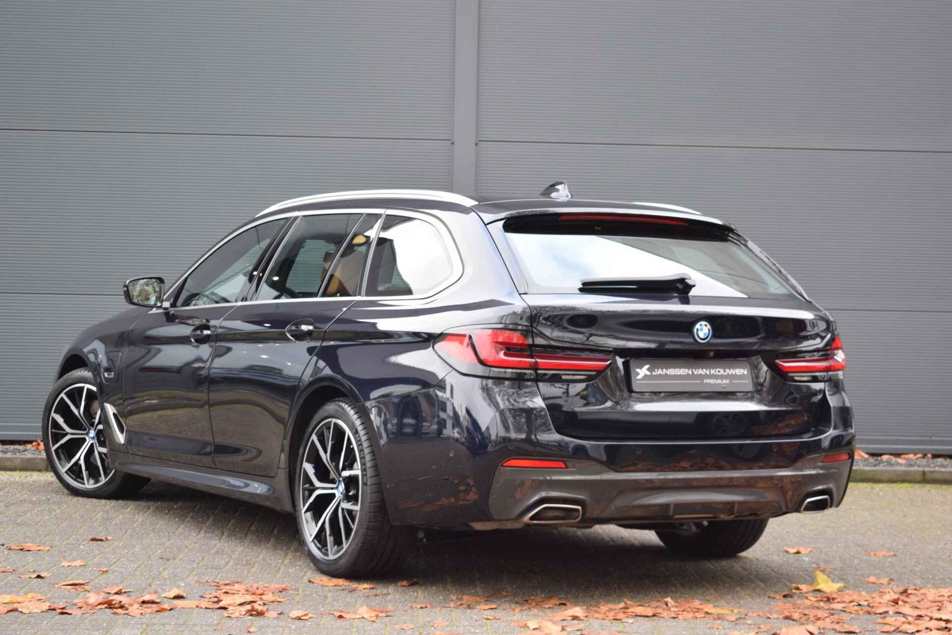 BMW 5-serie Touring 530e High Executive M-Sport / Pano-Schuifdak / 360-Camera / Stoel-Stuurverwarming / Elek. Trekhaak - 4/61