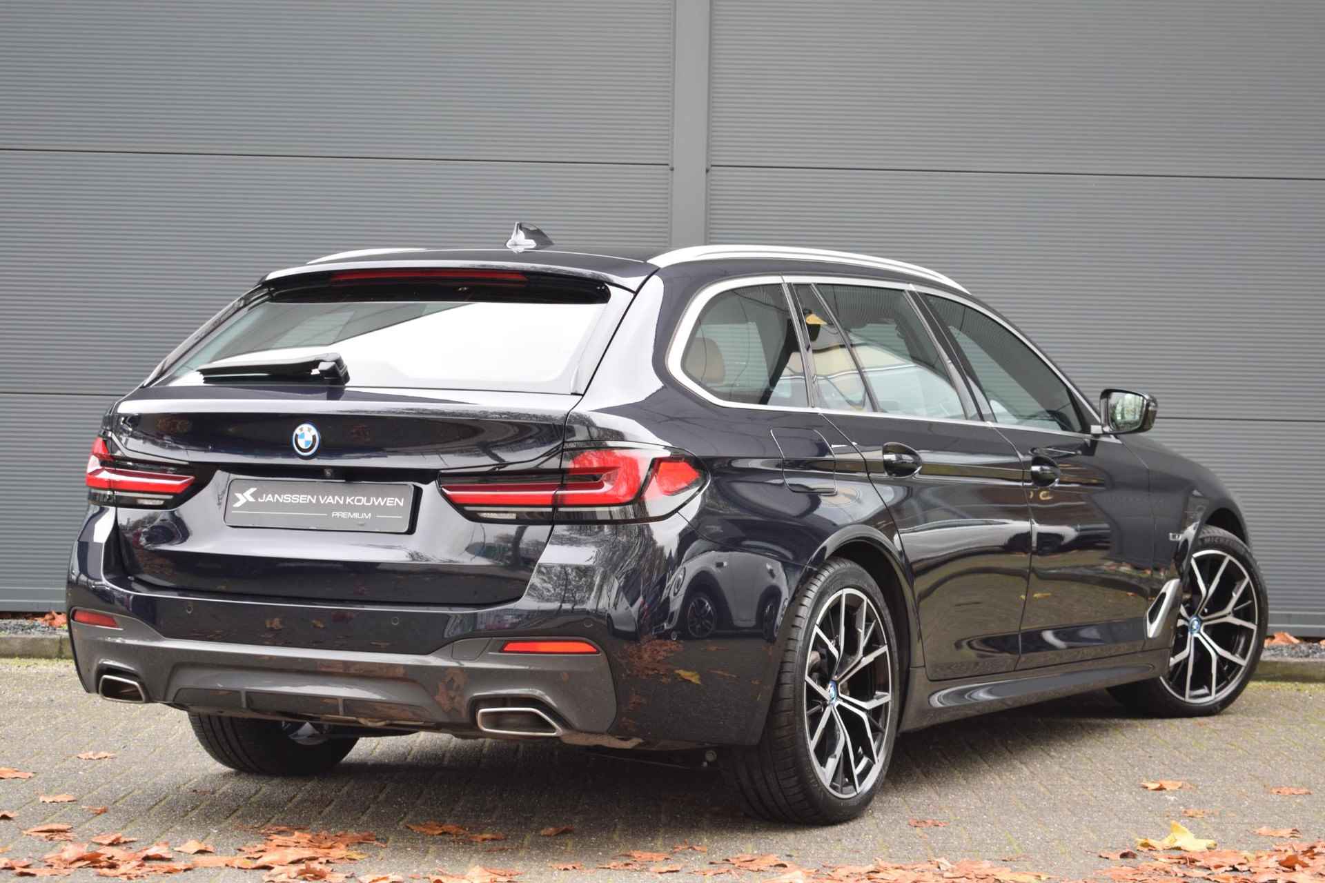 BMW 5-serie Touring 530e High Executive M-Sport / Pano-Schuifdak / 360-Camera / Stoel-Stuurverwarming / Elek. Trekhaak - 6/61