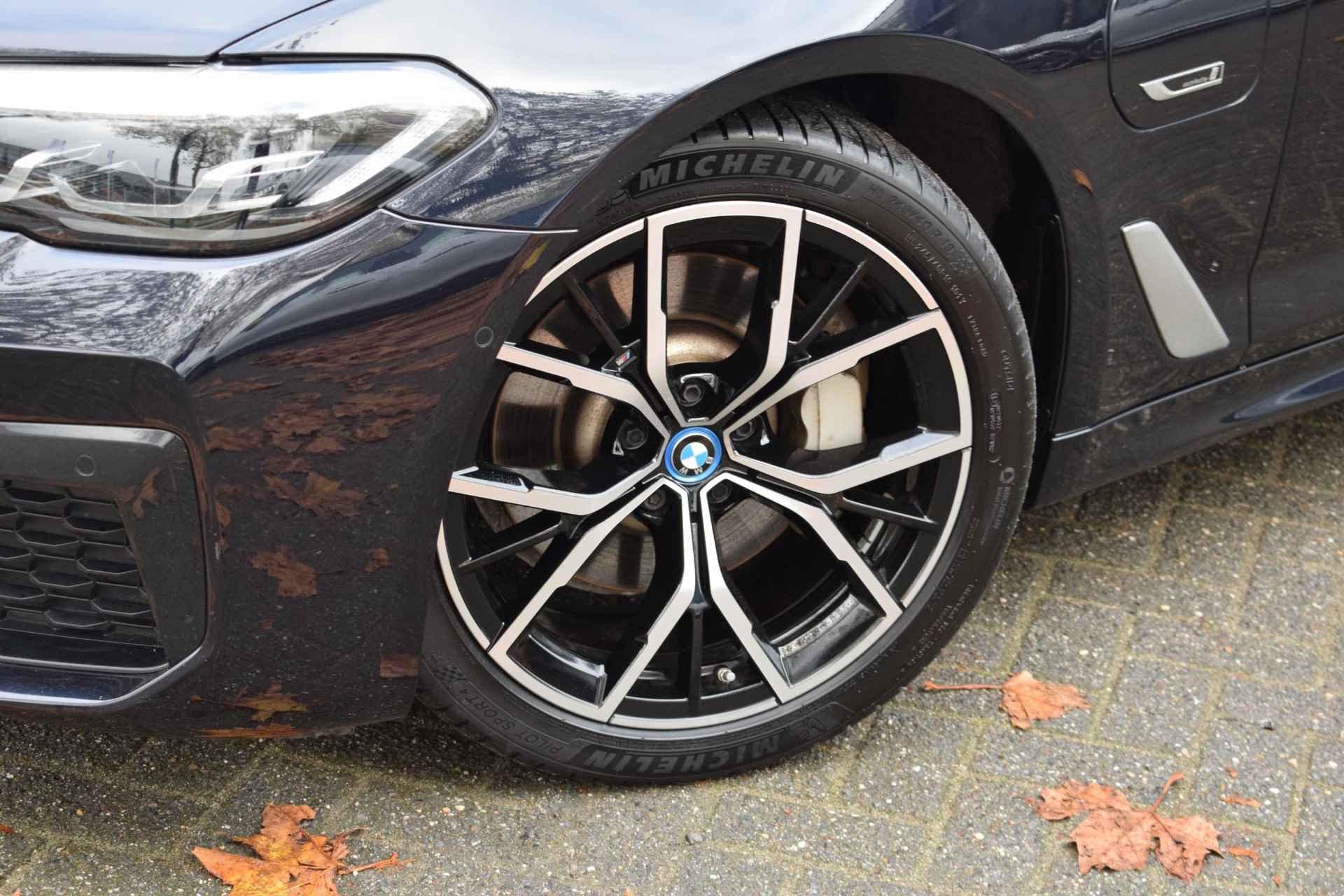 BMW 5-serie Touring 530e High Executive M-Sport / Pano-Schuifdak / 360-Camera / Stoel-Stuurverwarming / Elek. Trekhaak - 41/61