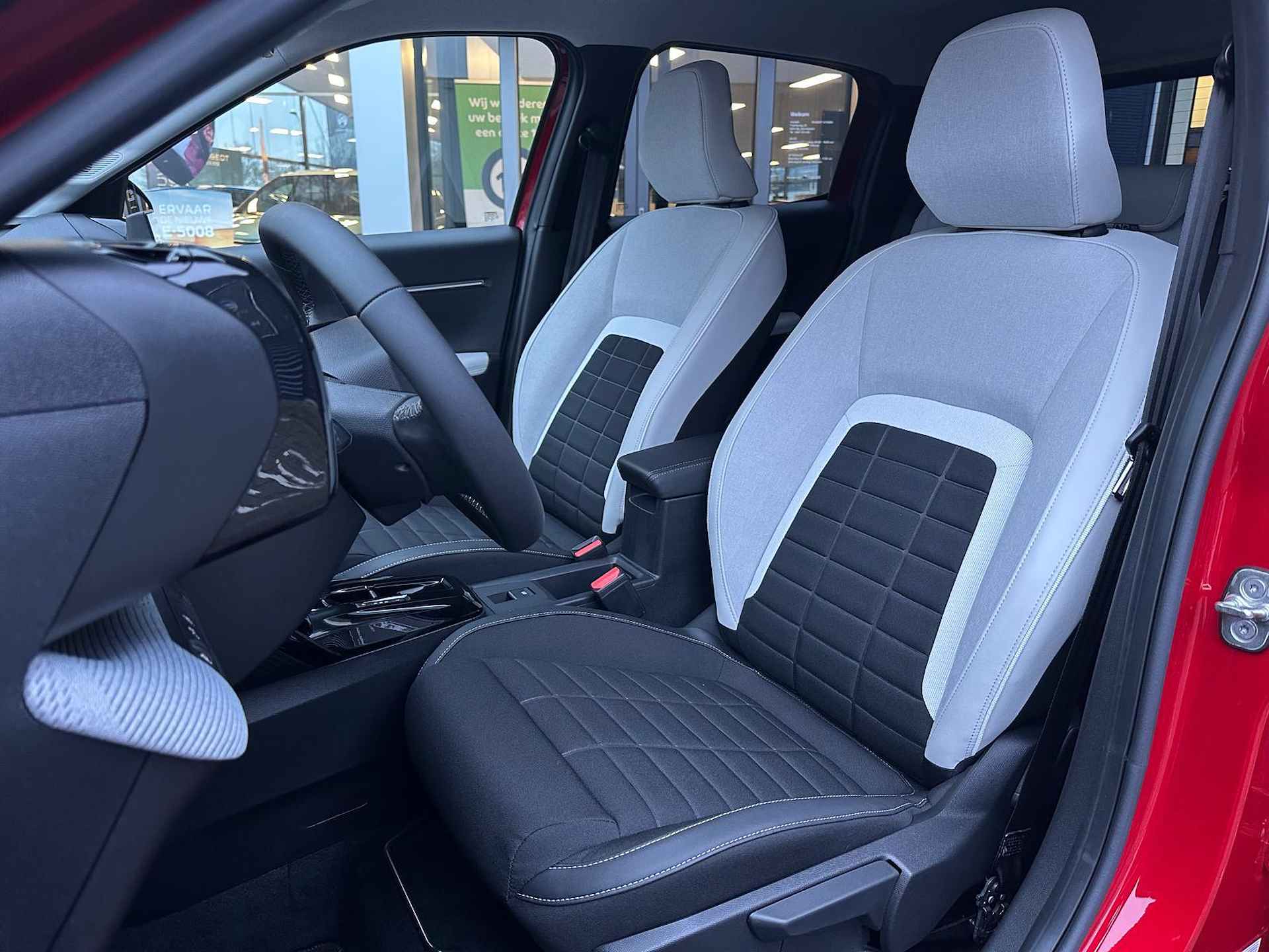 Citroen Ë-C3 Max 44 kWh | Comfort Stoelen | Parkeercamera/-sensoren | Draadloze telefoonlader | Apple Carplay/Android Auto | Full LED | Navigatie | Climate Control | - 10/34