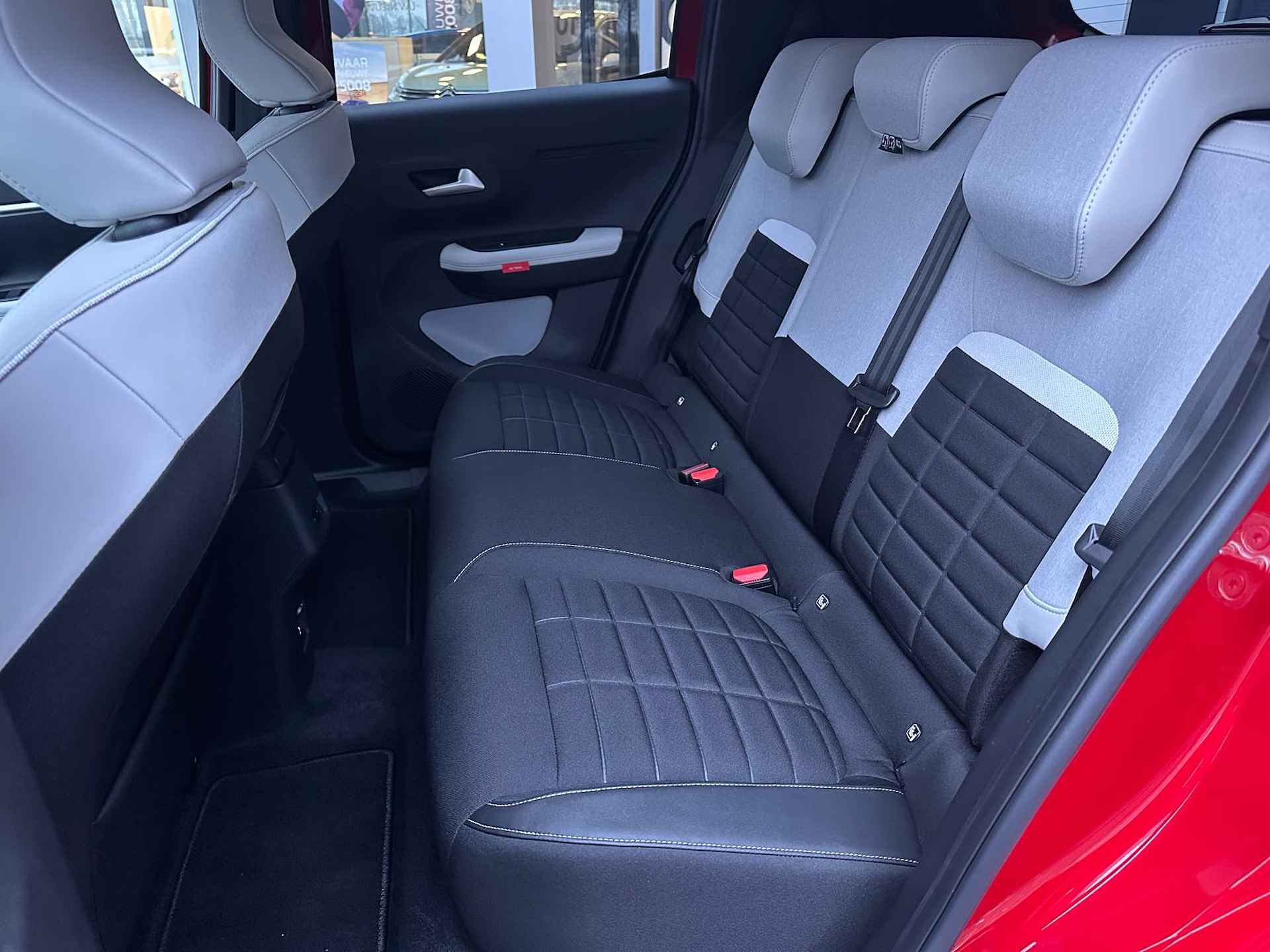 Citroen Ë-C3 Max 44 kWh | Comfort Stoelen | Parkeercamera/-sensoren | Draadloze telefoonlader | Apple Carplay/Android Auto | Full LED | Navigatie | Climate Control | - 11/34