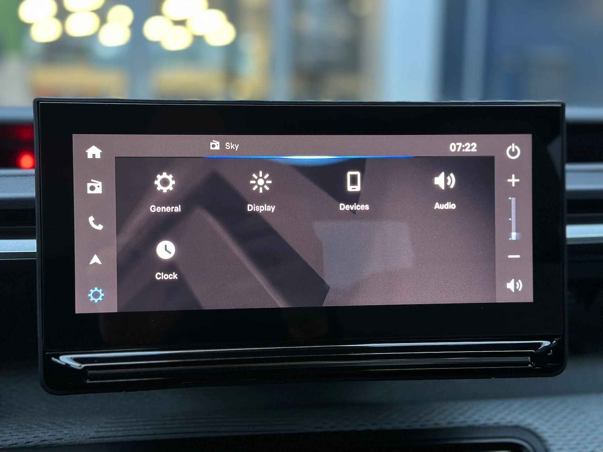 Citroen Ë-C3 Max 44 kWh | Comfort Stoelen | Parkeercamera/-sensoren | Draadloze telefoonlader | Apple Carplay/Android Auto | Full LED | Navigatie | Climate Control | - 16/34