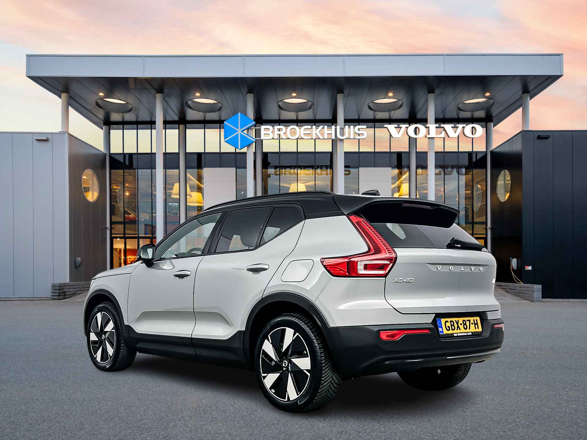 Volvo XC40 Extened Range 82kW Core | Adaptieve Cruise | BLIS | Stuur/Stoelverwarming | Getint glas | Parkeercamera - 5/33