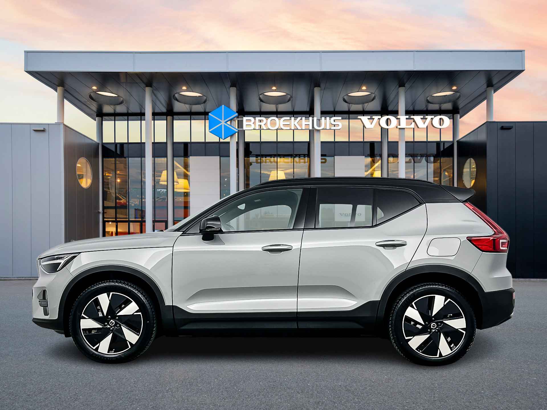 Volvo XC40 Extened Range 82kW Core | Adaptieve Cruise | BLIS | Stuur/Stoelverwarming | Getint glas | Parkeercamera - 9/33